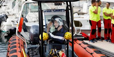 En mémoire à leur collègue décédé en faisant son sport à la caserne d'Antibes, les pompiers baptisent leur nouveau bateau 