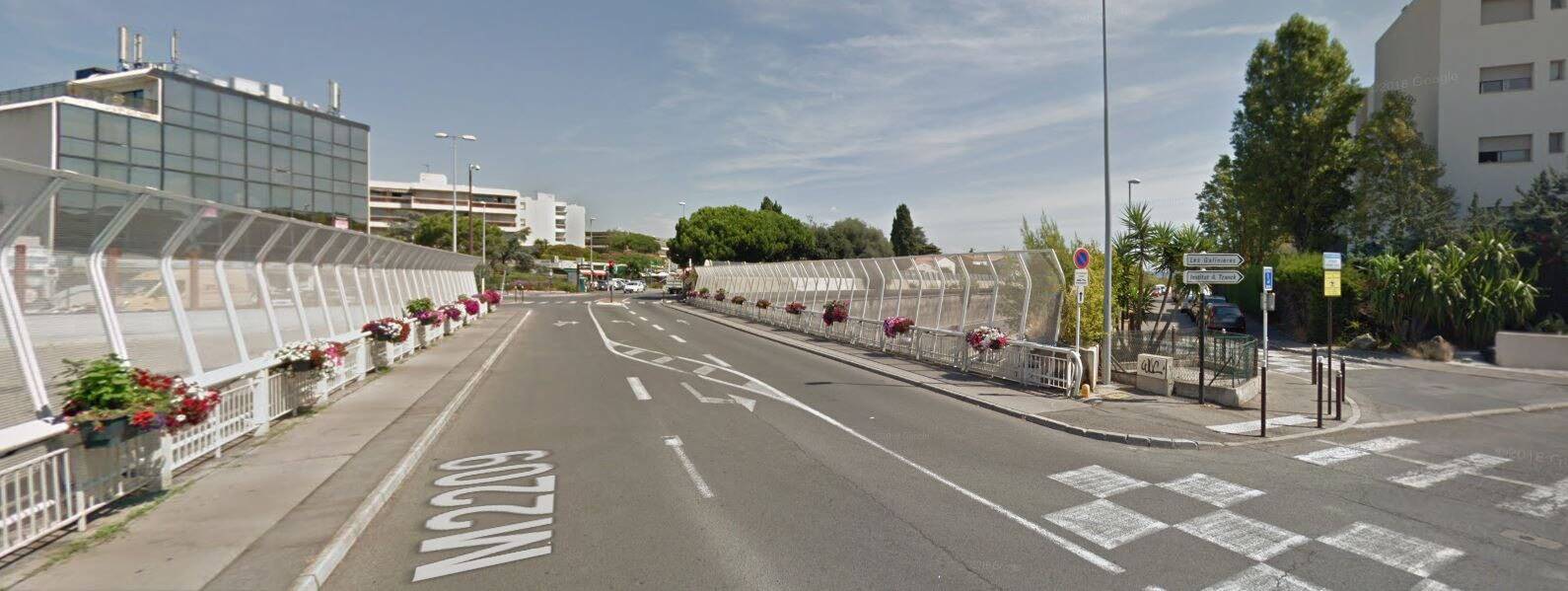 Tentative de suicide sur l'A8: il raconte comment il a aidé la police à sauver un homme prêt à se jeter d'un pont