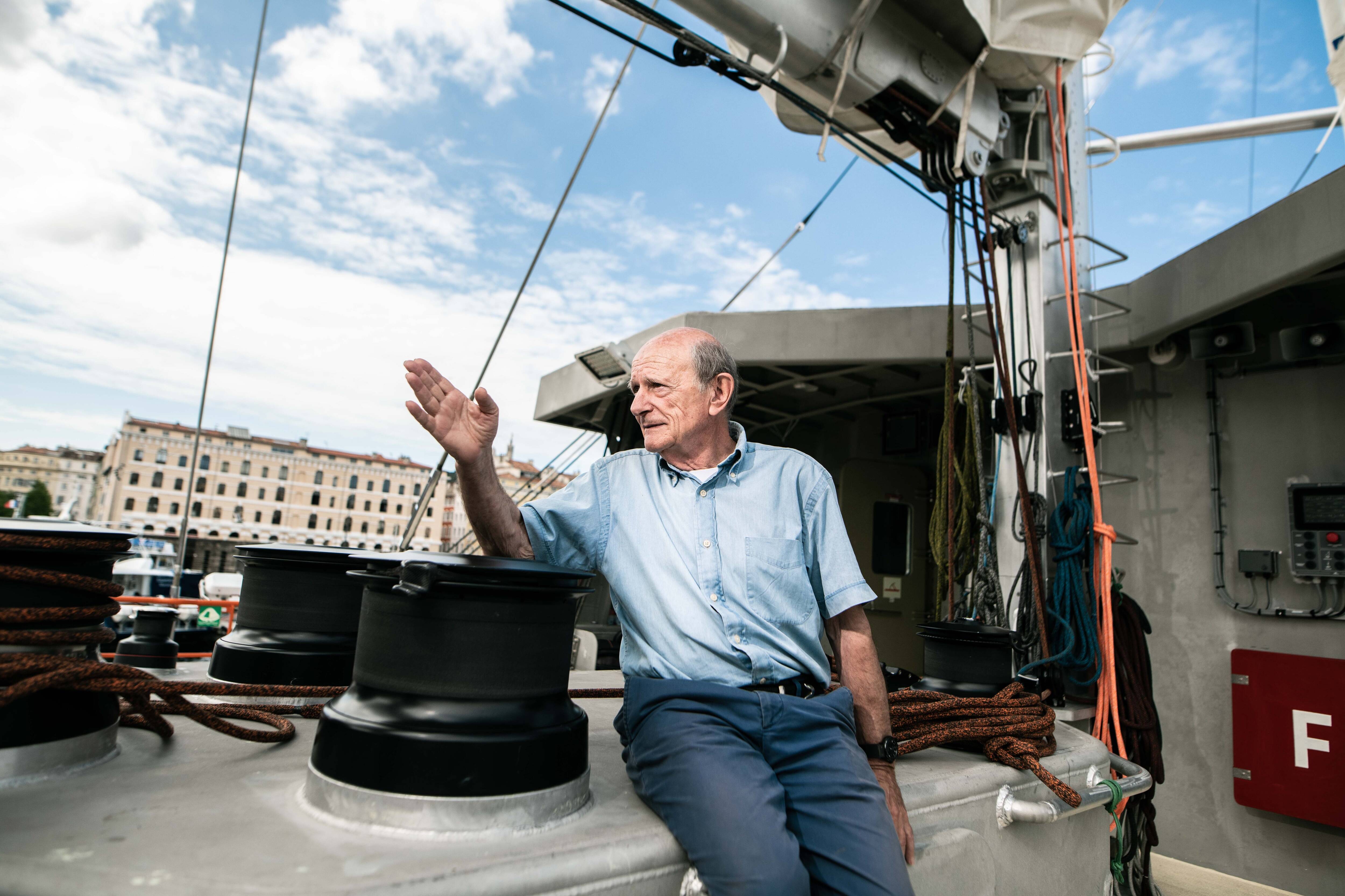 Le nouveau voilier océanographique de Jean-Louis Étienne part pour sa première mission depuis Marseille