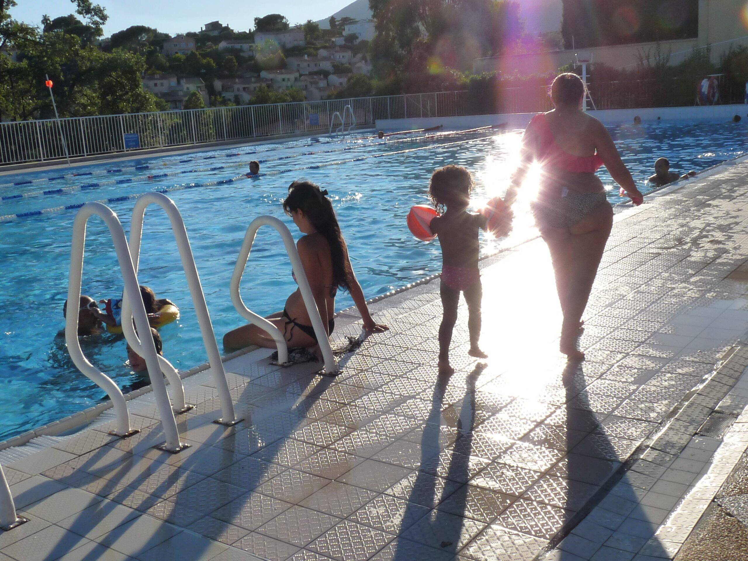 "Il y a des fuites, on gaspille de l'eau": la piscine pourra-t-elle rester ouverte cet été à Vence?