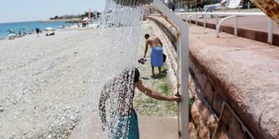 Interdiction des douches de plage: sur les galets azuréens, les baigneurs partagés