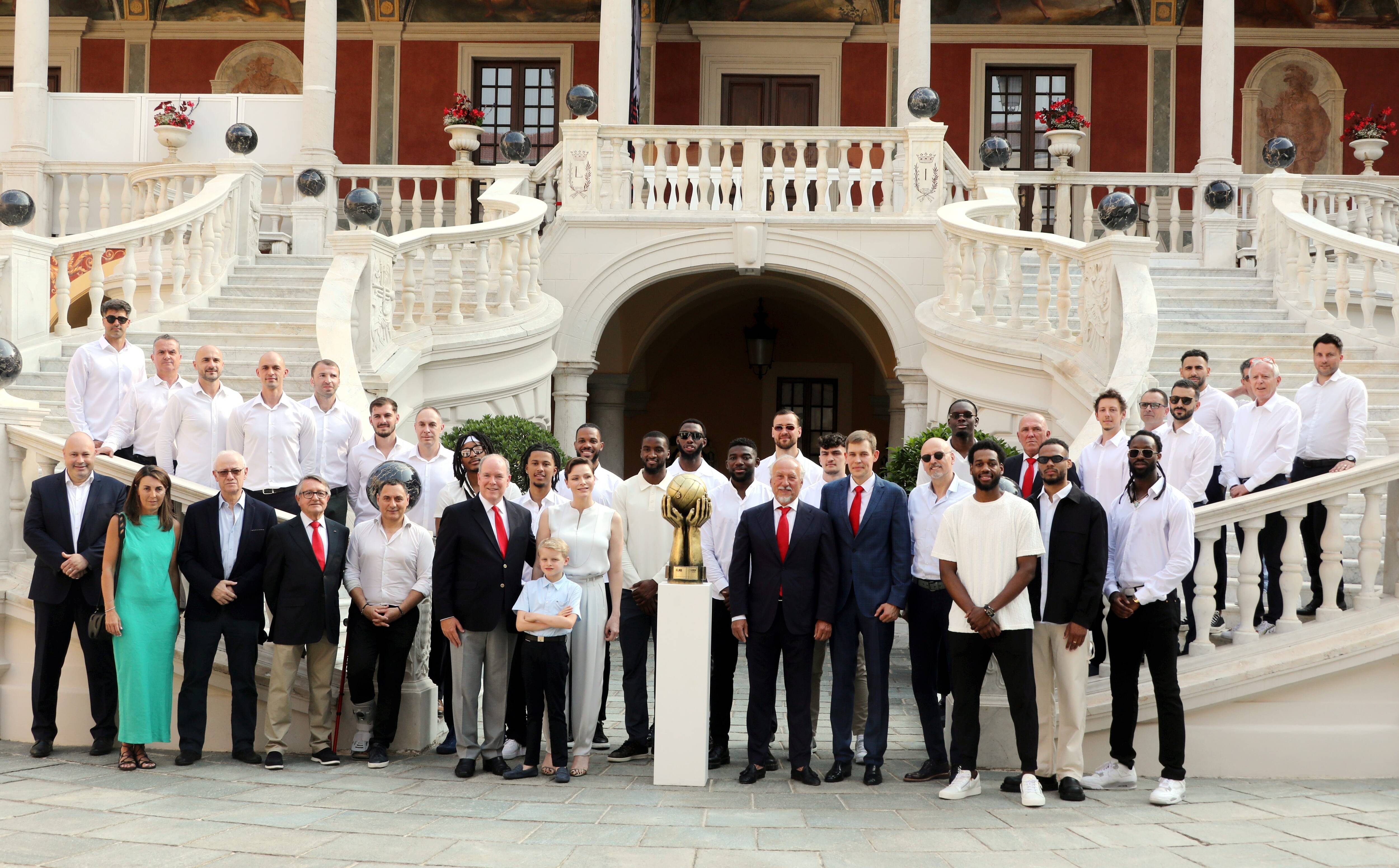Les champions de France de basket reçus par la famille princière à Monaco