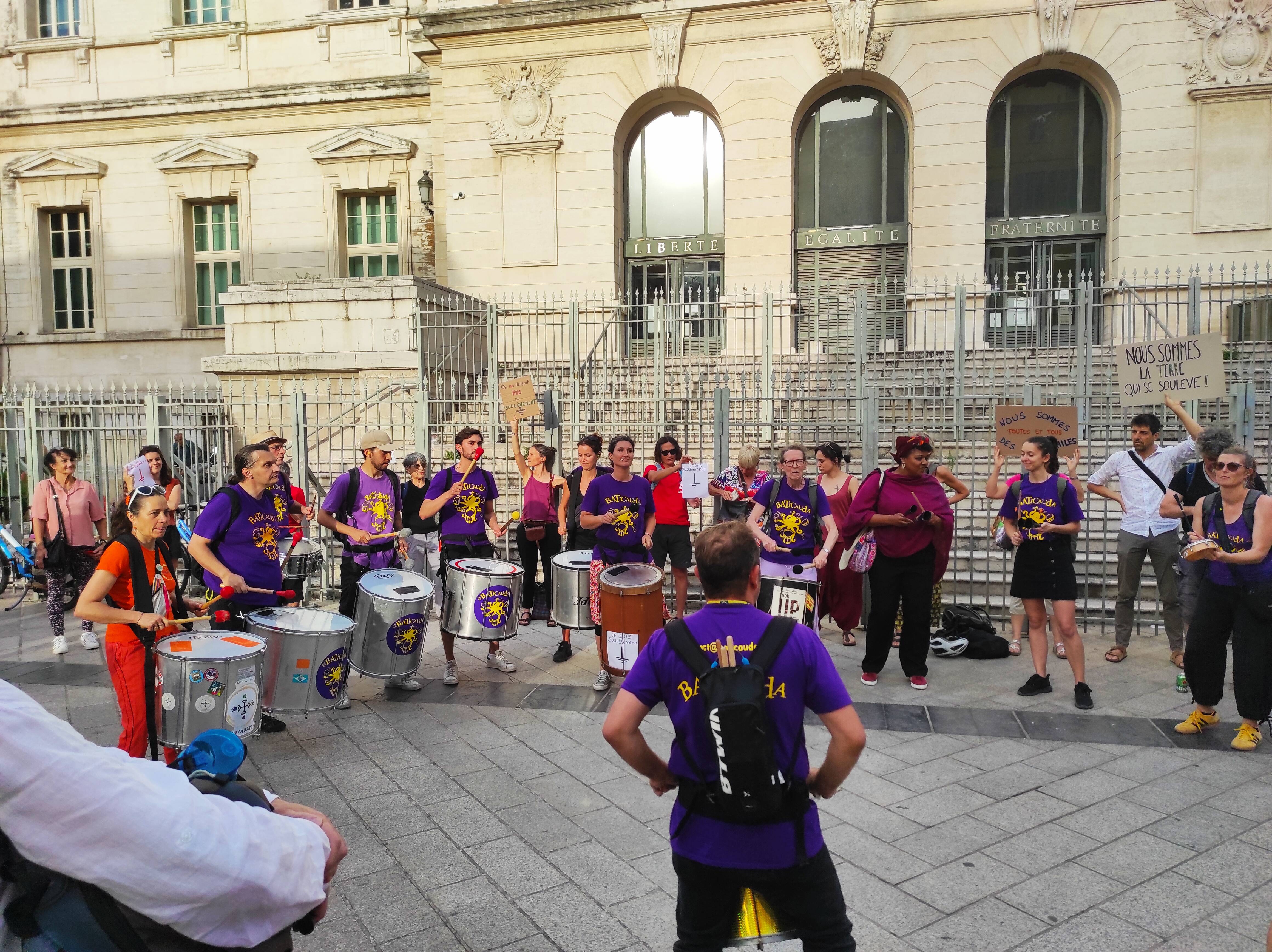 "On ne dissout pas ce qui repousse partout": des militants mobilisés à Nice contre la dissolution du mouvement Soulèvements de la Terre