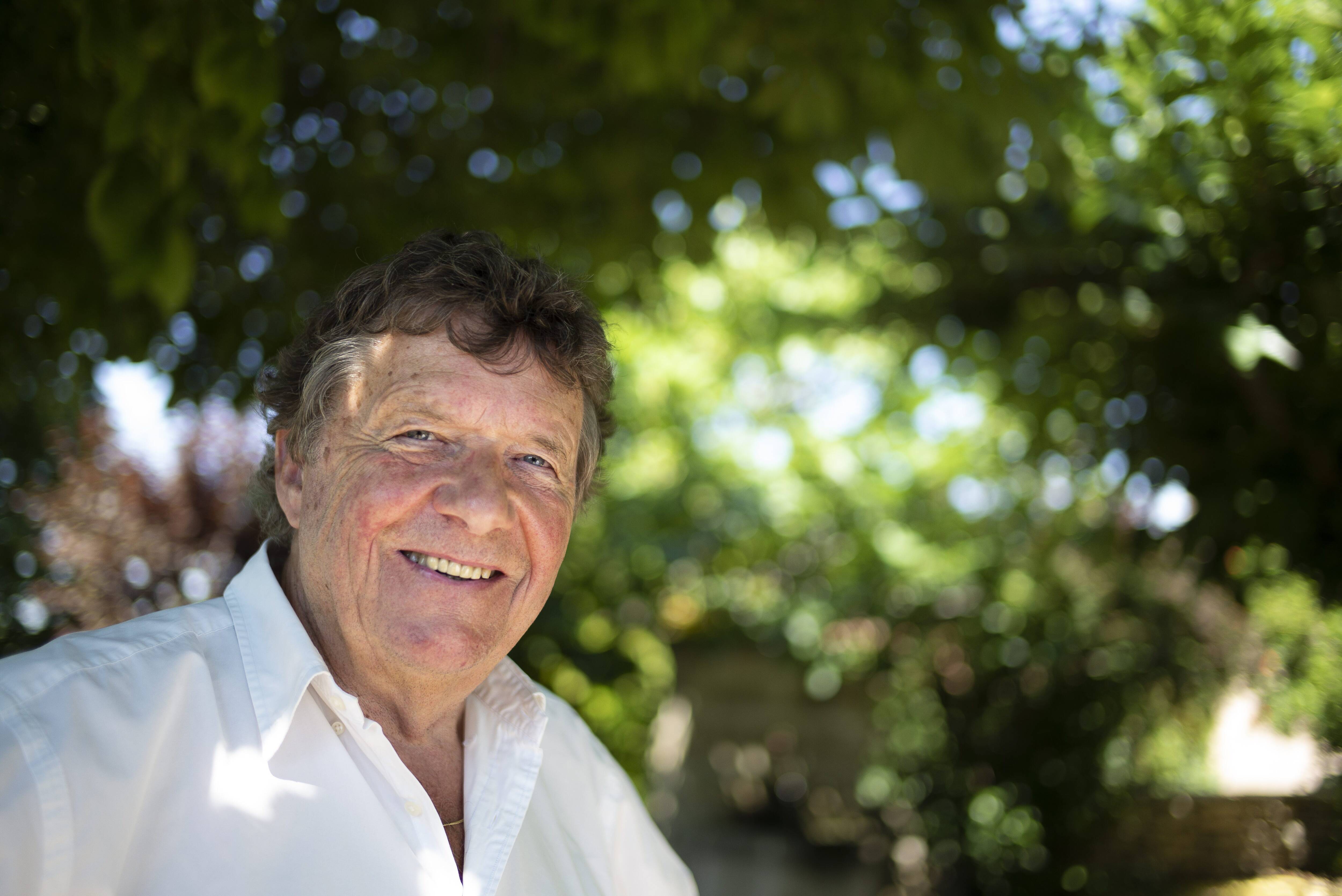 "On est en train d'accepter l'existence du haschich, sans vraiment le faire": le sociologue Jean Viard réagit aux récentes annonces d'Emmanuel Macron