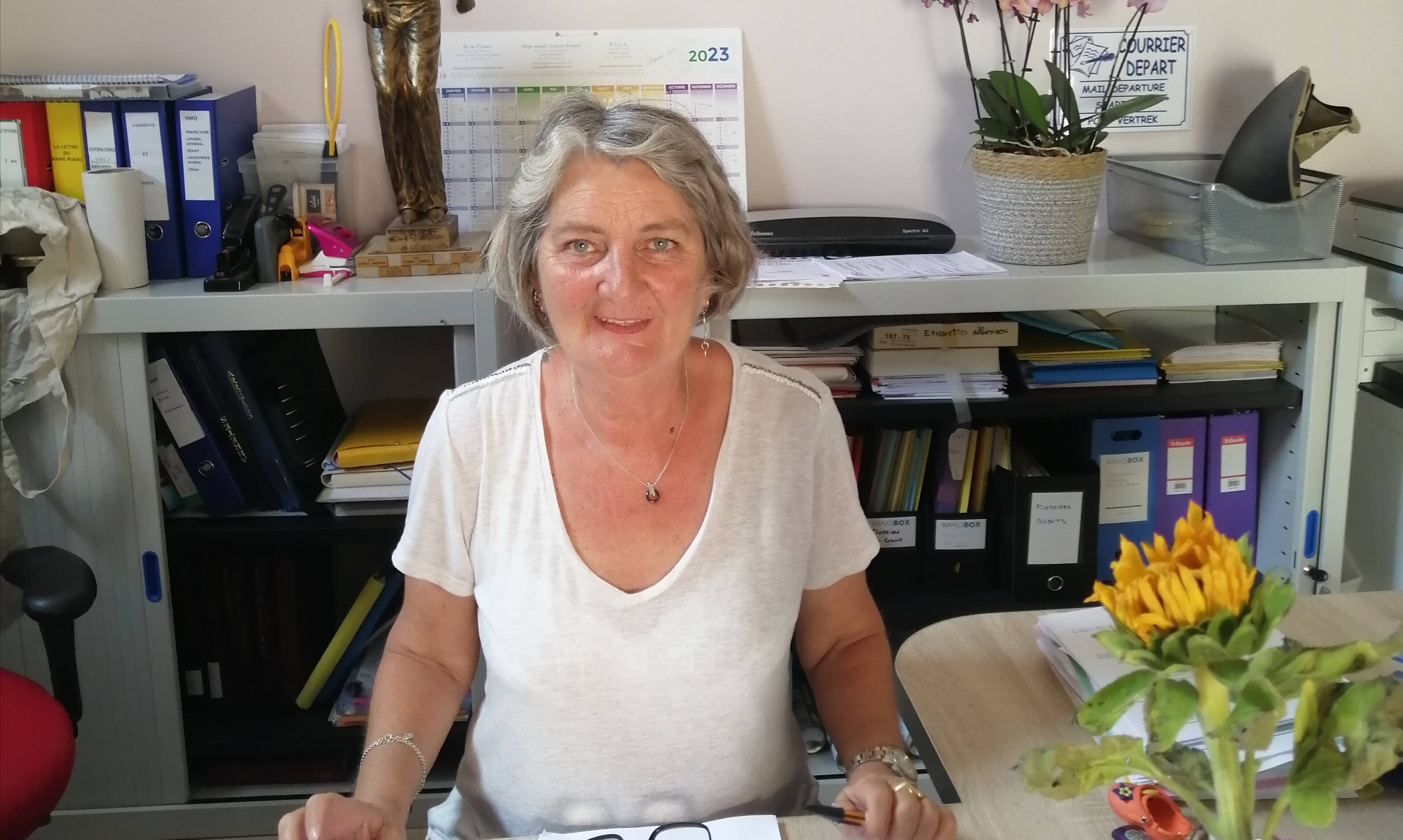 Après avoir poussé à la démission l'ancien maire victime d'un AVC, le conseil municipal a élu la nouvelle maire de Roure