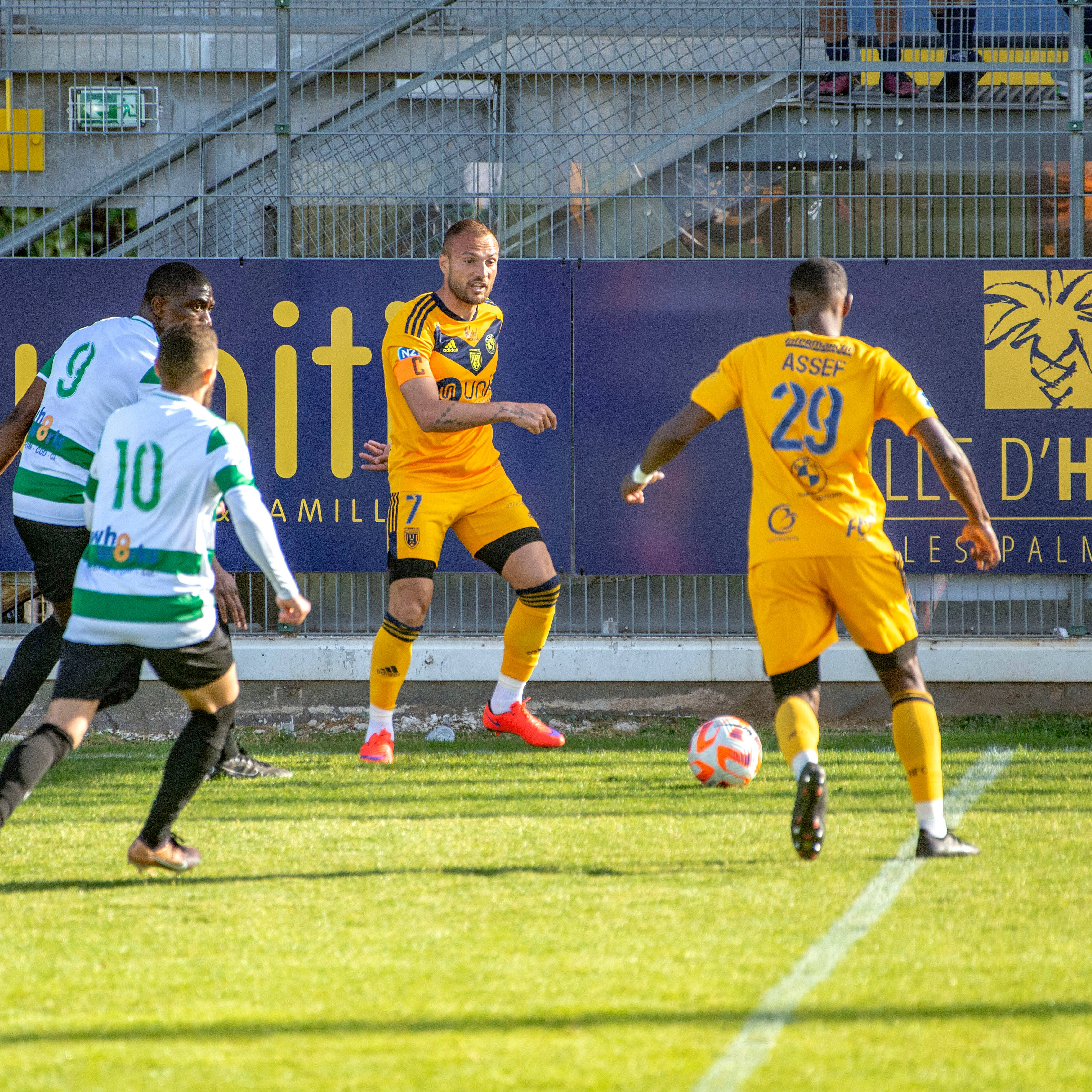 Foot: Yohan Mollo quitte Hyères et s'engage à Istres