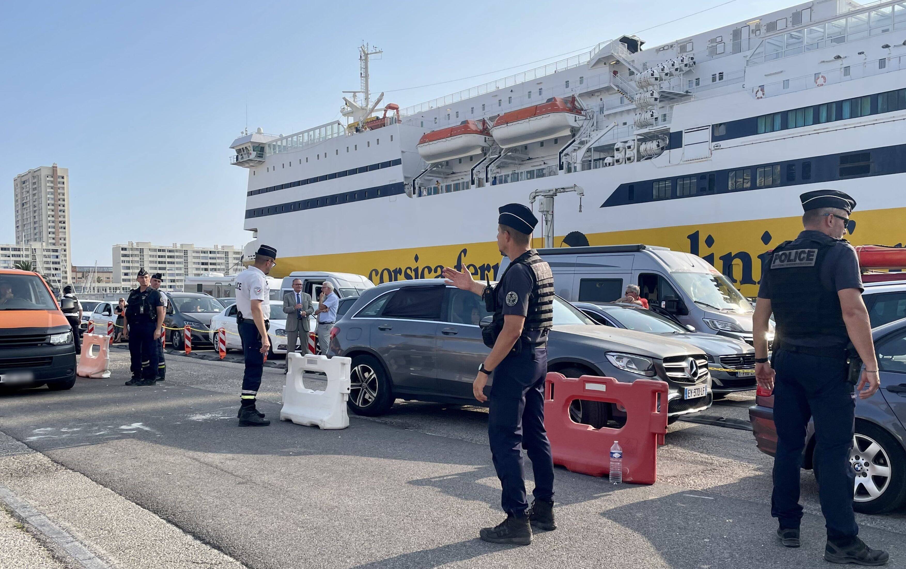 Des armes blanches et de la cocaïne saisies lors d'un contrôle XXL sur le port de Toulon