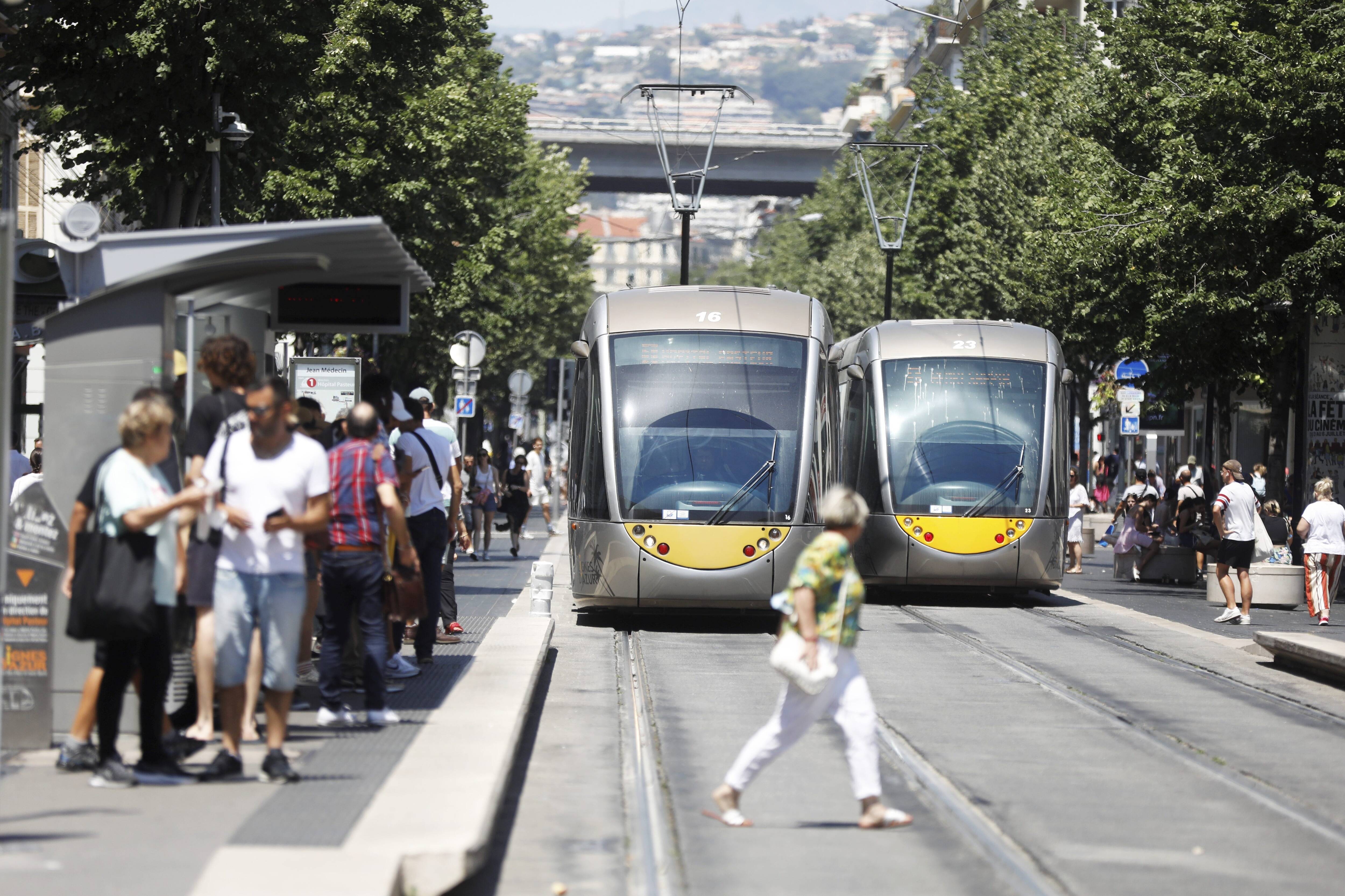 Une septuagénaire frappée au visage dans le tramway à Nice par un passager qui refusait de céder sa place