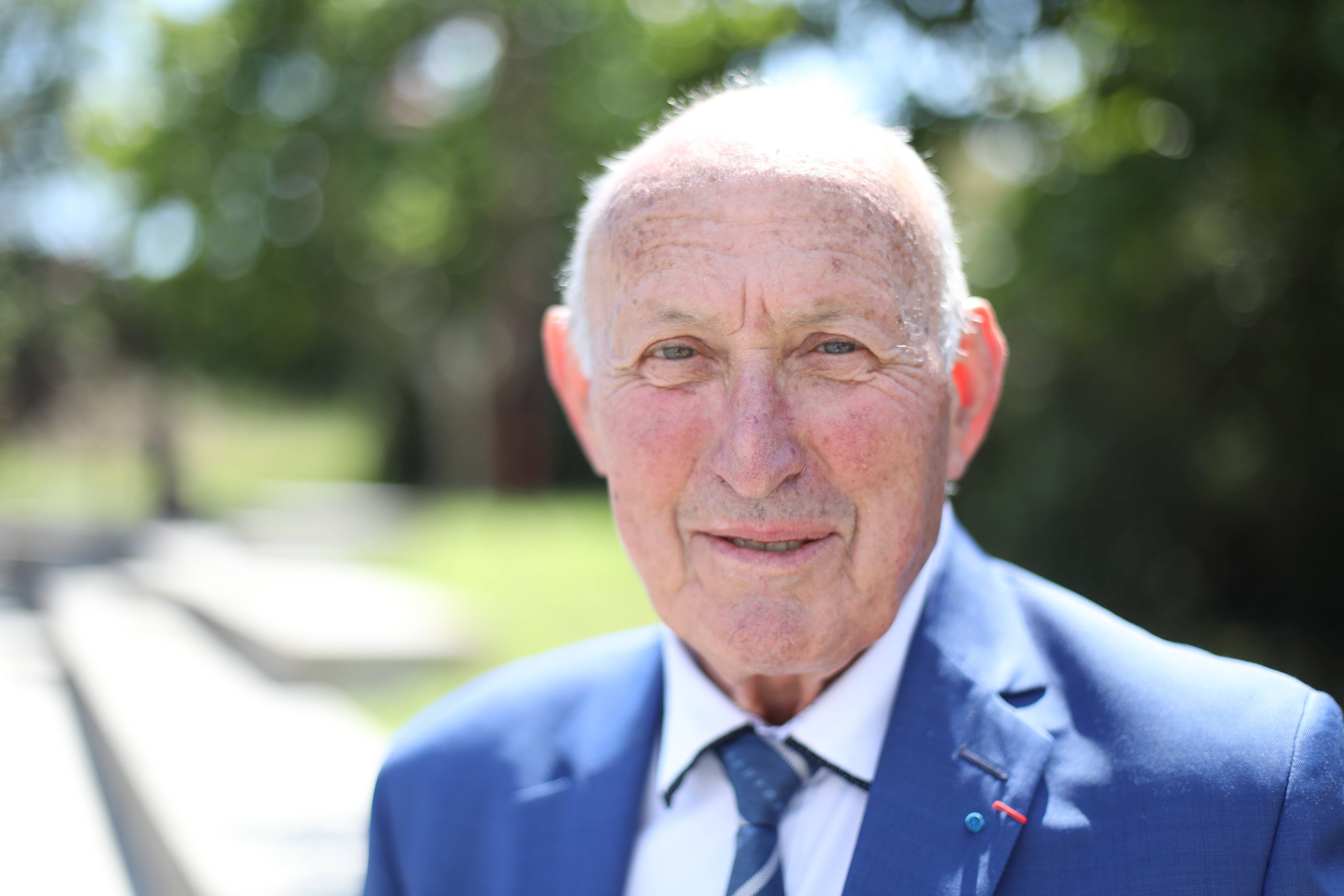 Attaque du maire de L'Haÿ-les-Roses: le président des maires du Var Jean-Pierre Véran veut "tout faire pour éviter les démissions"