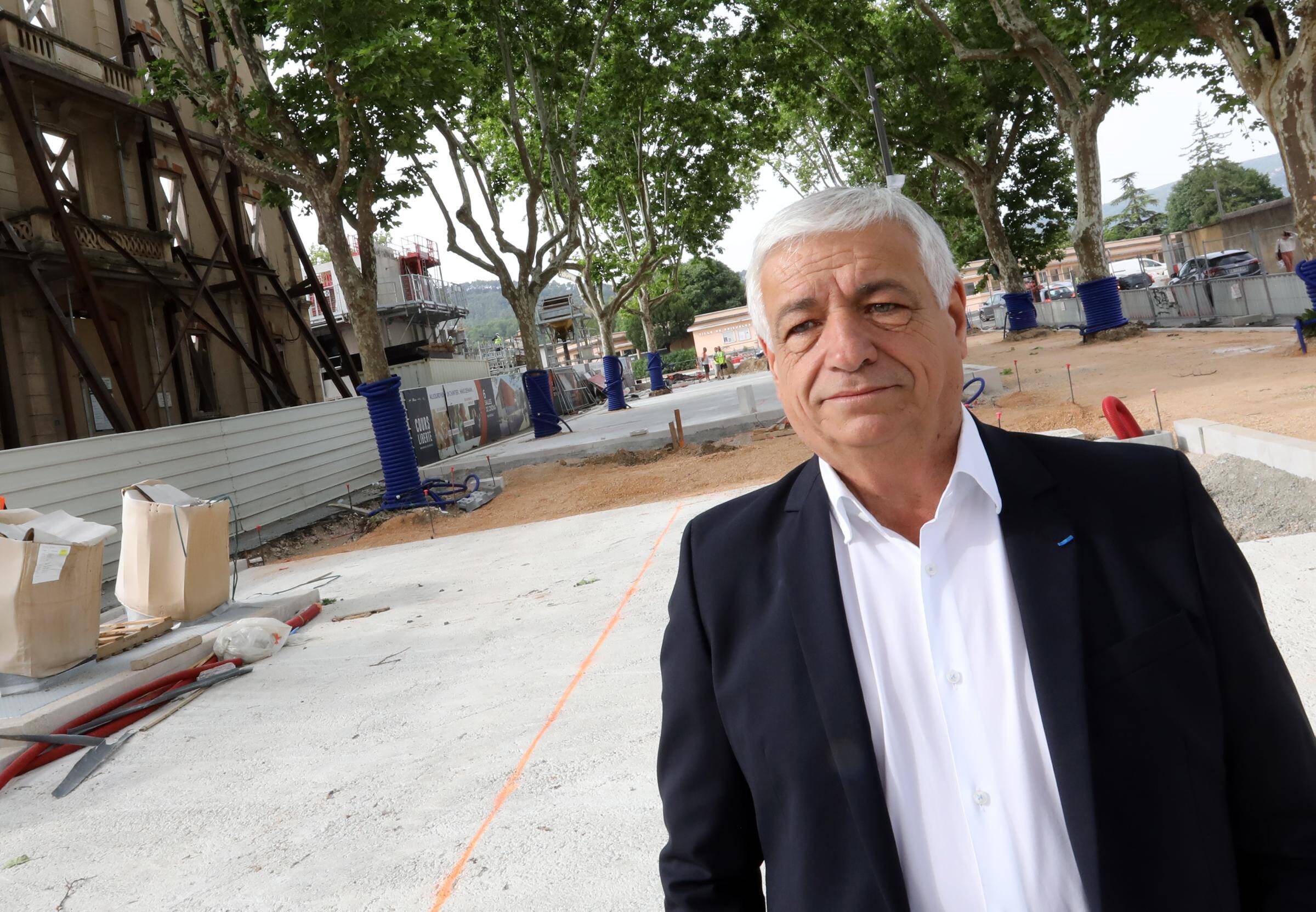 Pourquoi cette commune du Var n'organise pas de rassemblement en soutien au maire de Haÿ-les-Roses