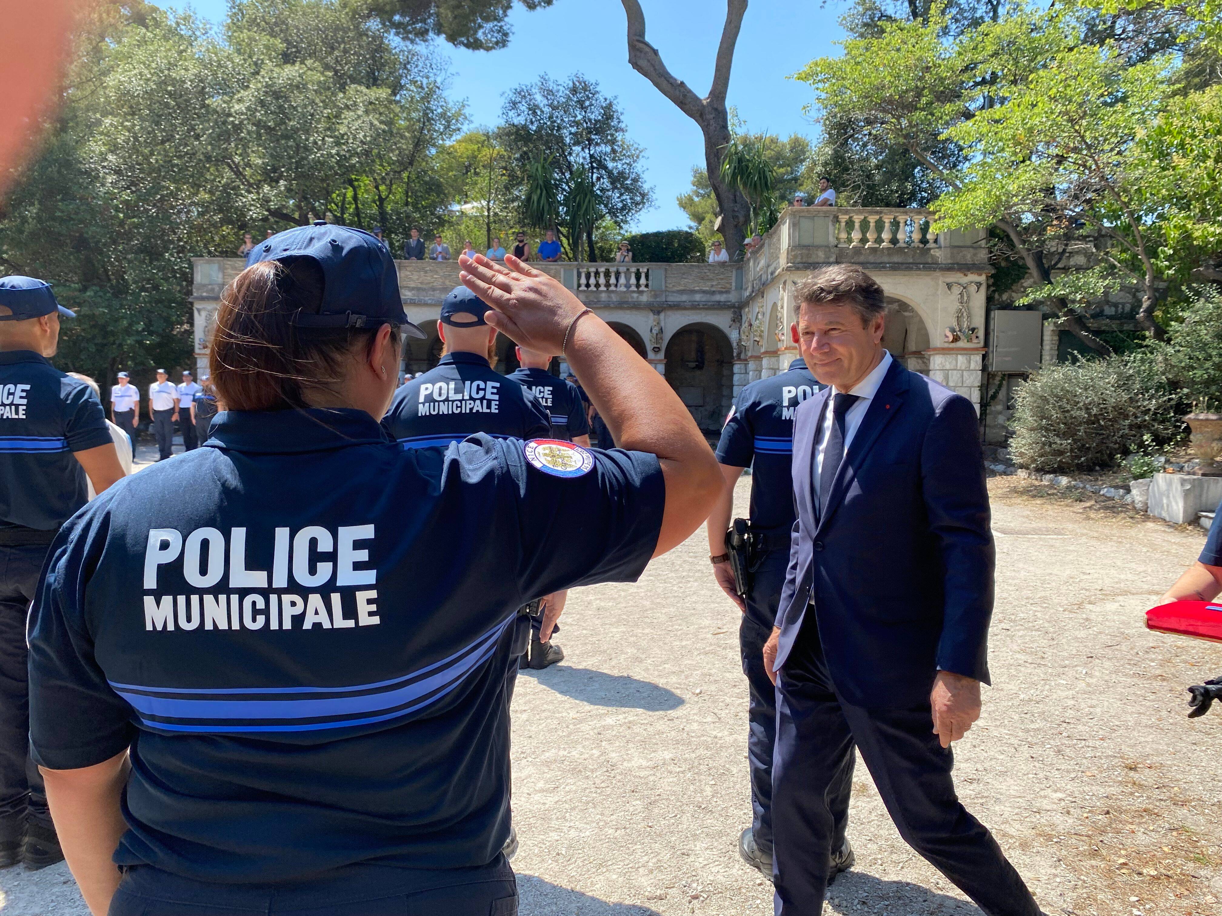 "Vous êtes les piliers de la République": l'hommage de Christian Estrosi aux policiers municipaux de Nice