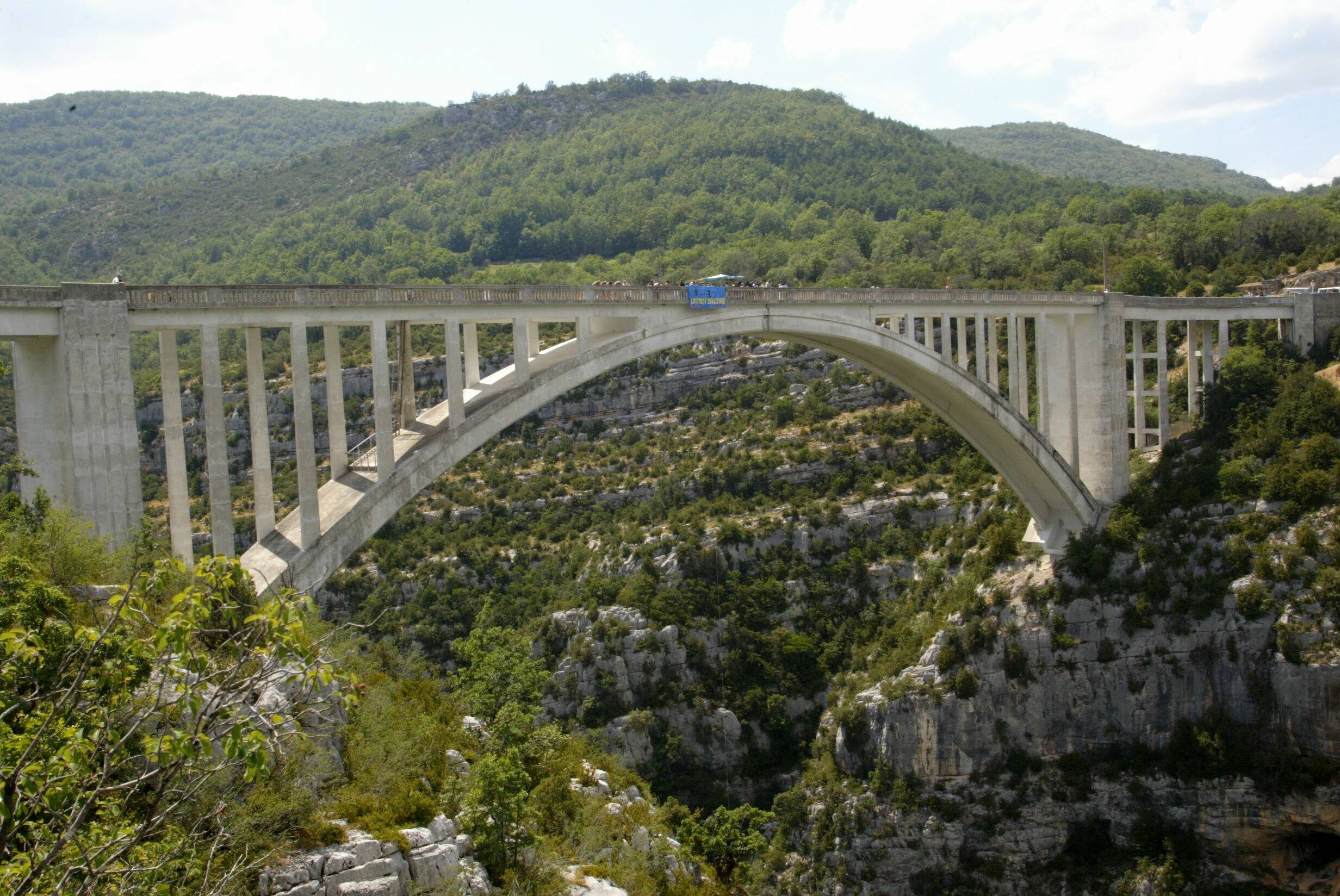 Il saute à l'élastique et se blesse à l'épaule dans le Var