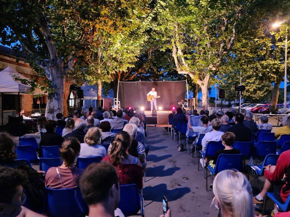 Si on allait voir du théâtre (gratuit) en plein air cet été à Antibes?