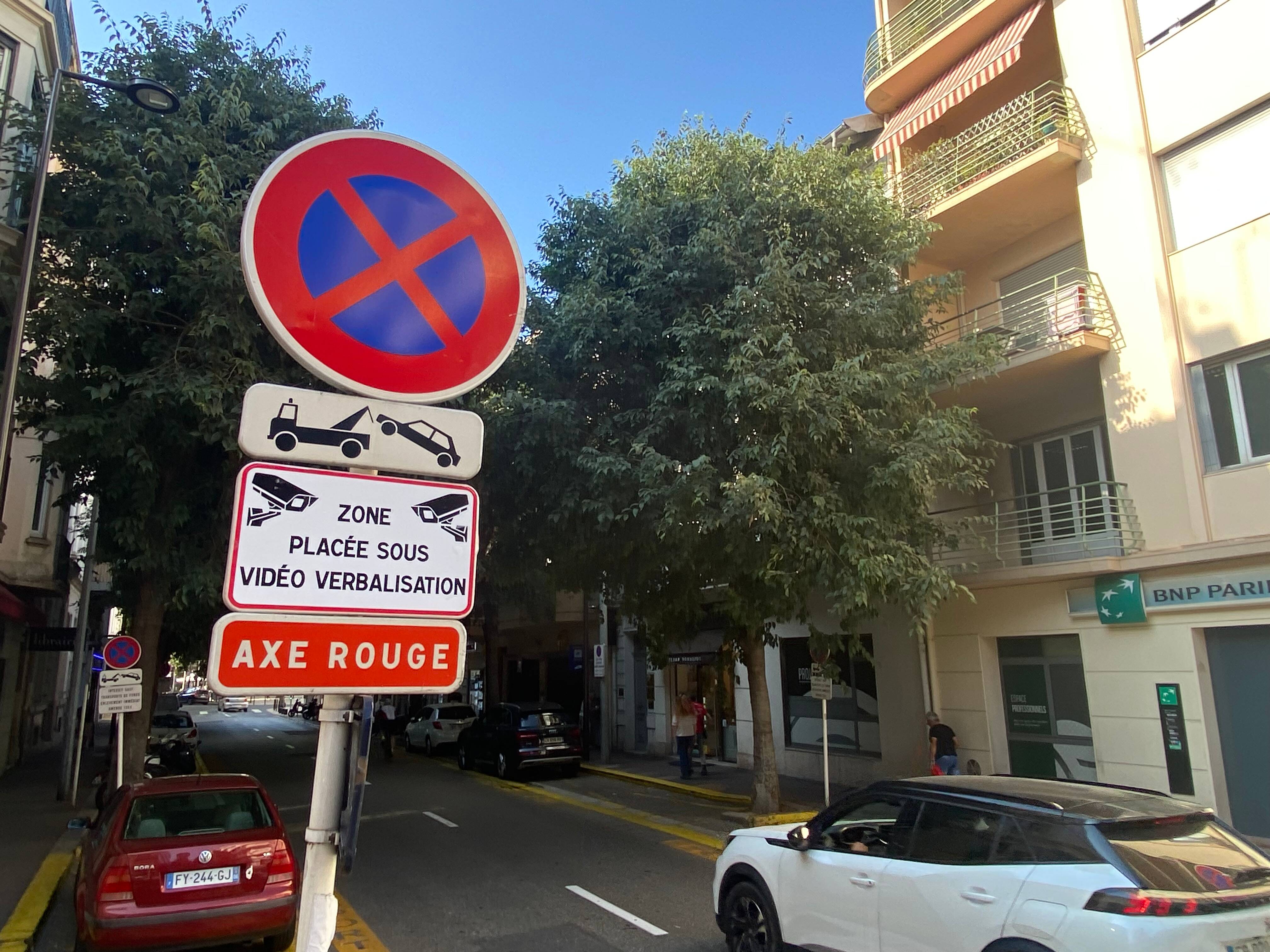 Souriez, vous êtes verbalisés: la vidéoverbalisation s'installe sur certains axes du centre-ville d'Antibes