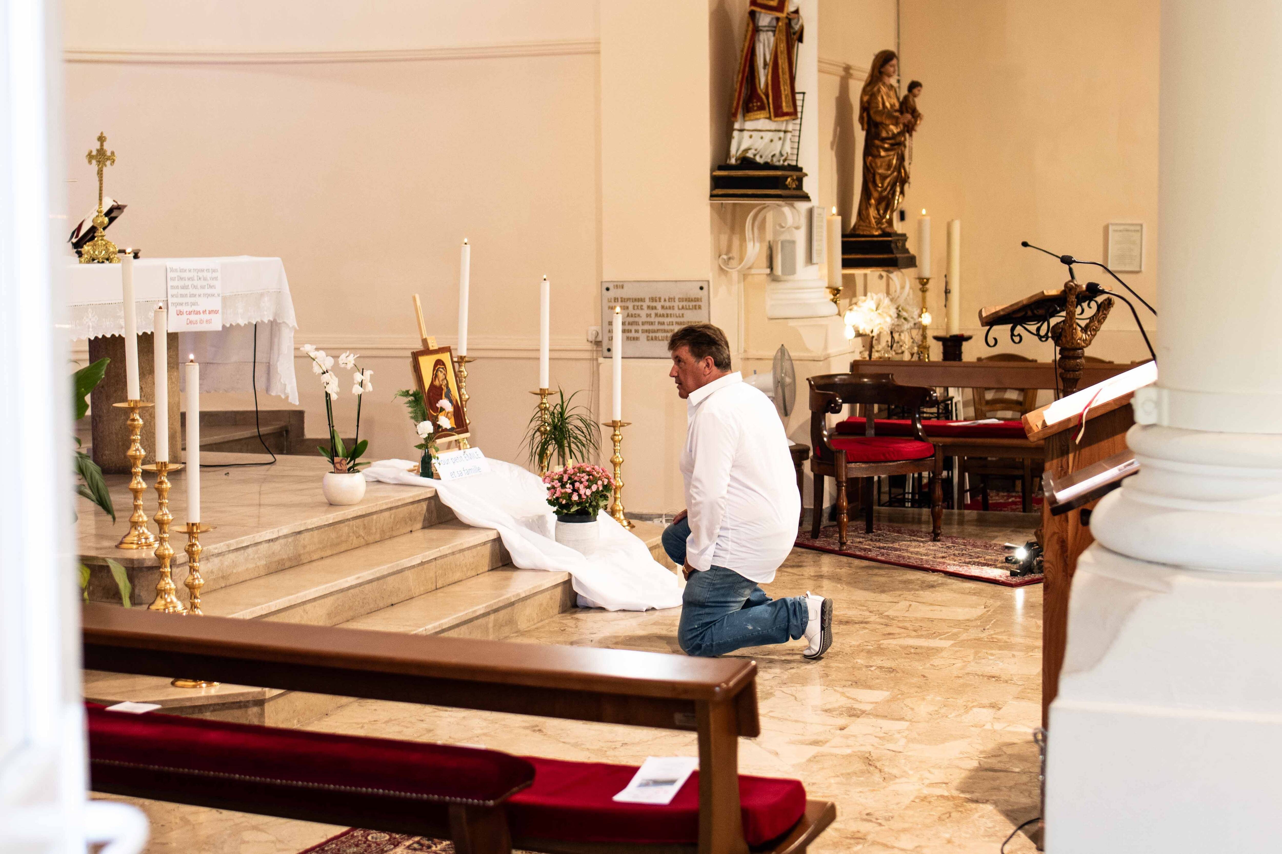 "C'est un peu l'enfant de tout le monde": à La Bouilladisse, les croyants divisés sur le sort du petit Émile