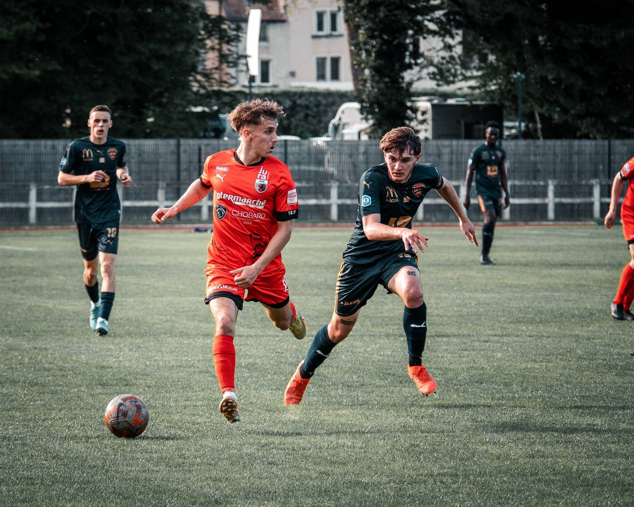 "J'ai hâte de montrer mes qualités sur le terrain": un jeune ailier arrive du Jura au sporting Toulon