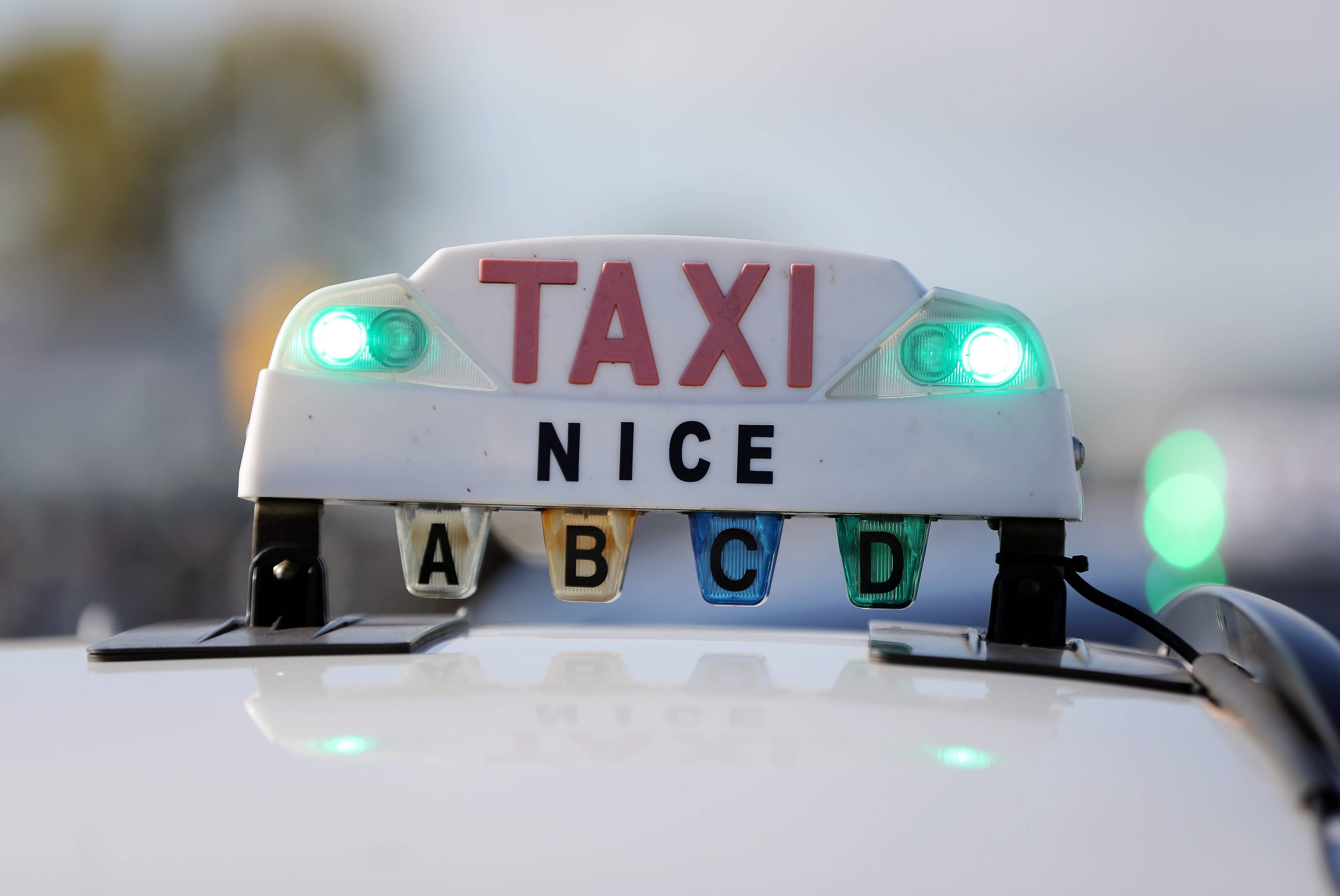 La Ville de Nice a vendu une licence de taxi... aux enchères (et le prix est spectaculaire)