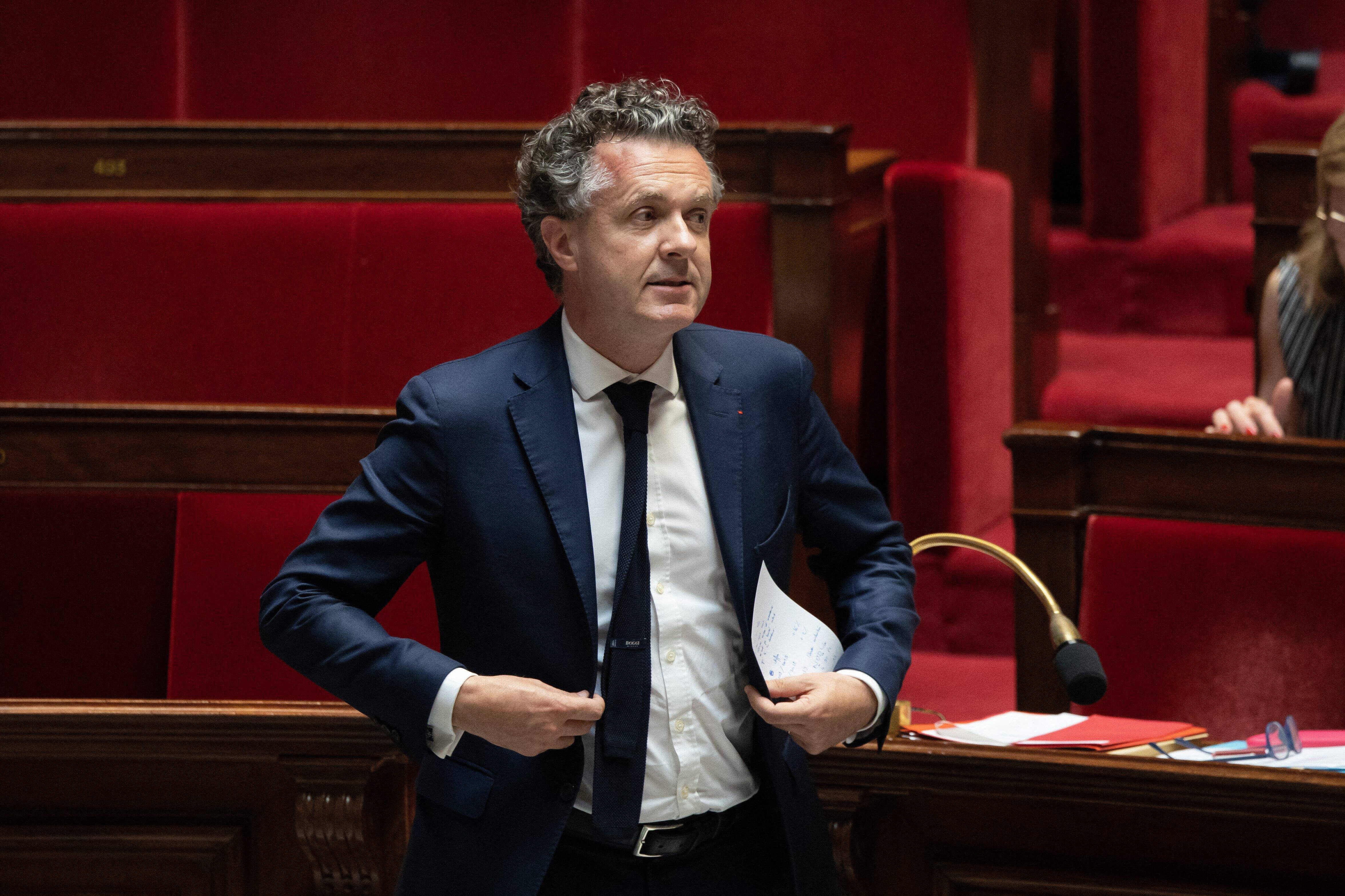 Canicule: "Suivre l'exemple des pays qui ont l'habitude de gérer les fortes chaleurs", selon le ministre Christophe Béchu