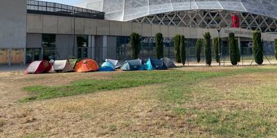 Déjà des tentes de fans devant l'Allianz Riviera, à 11 jours du concert de Mylène Farmer à Nice