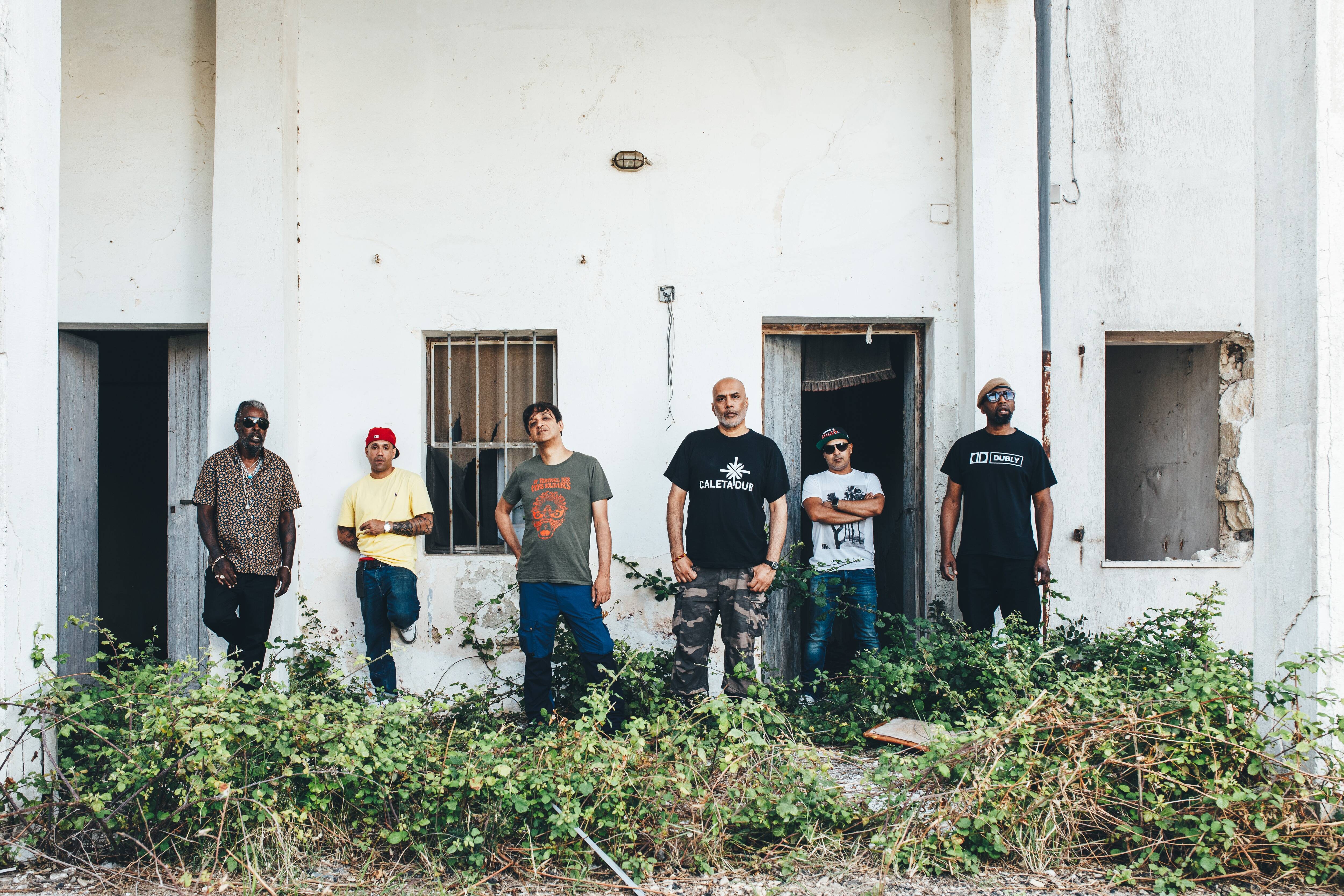 "On n'est pas un groupe normal, on est un concept, un esprit collectif": les Anglais d'Asian Dub Foundation attendus au festival de Néoules ce samedi