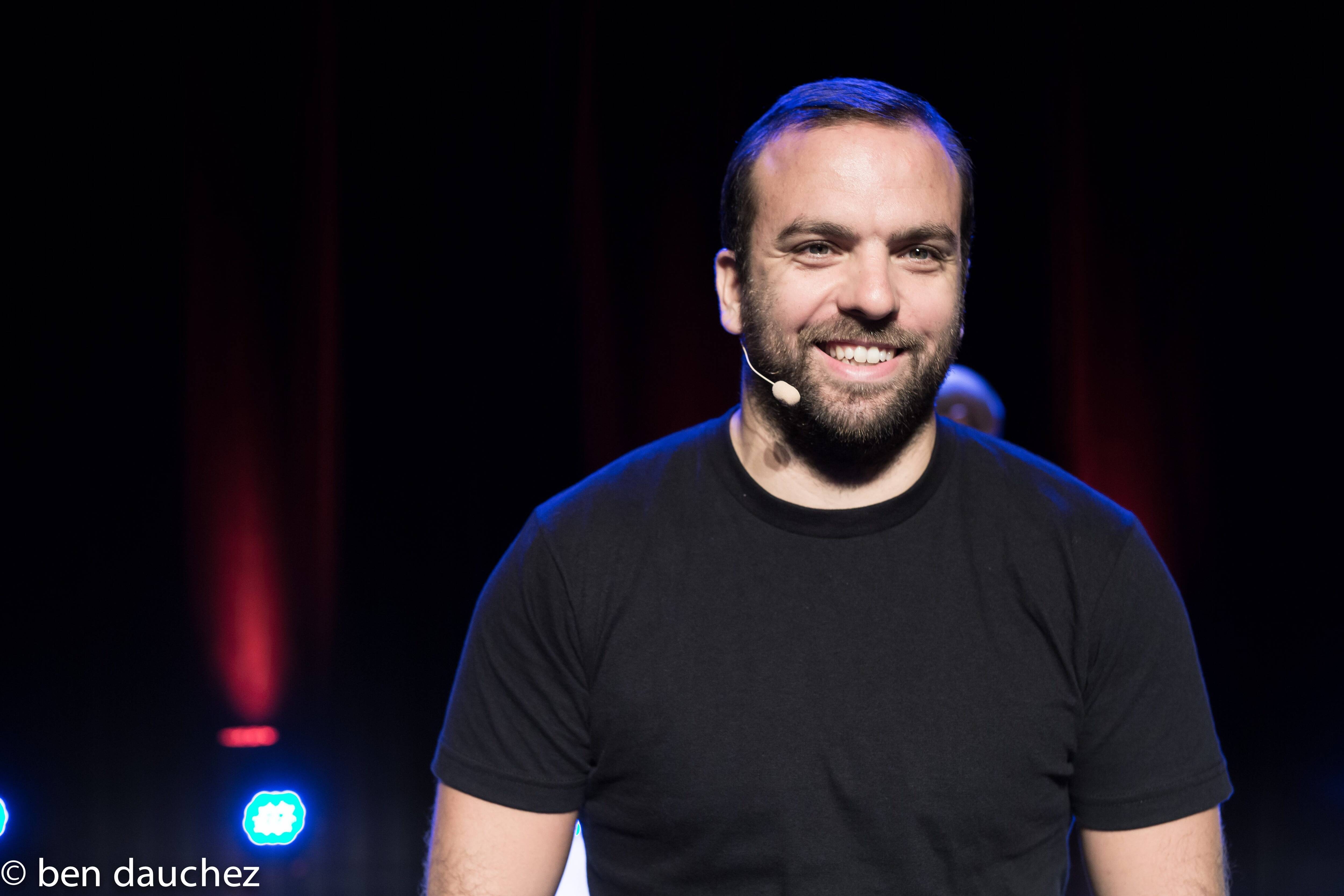 "Le comique a un rôle dans notre société": le comte de Bouderbala bientôt sur scène à Roquebrune-Cap-Martin