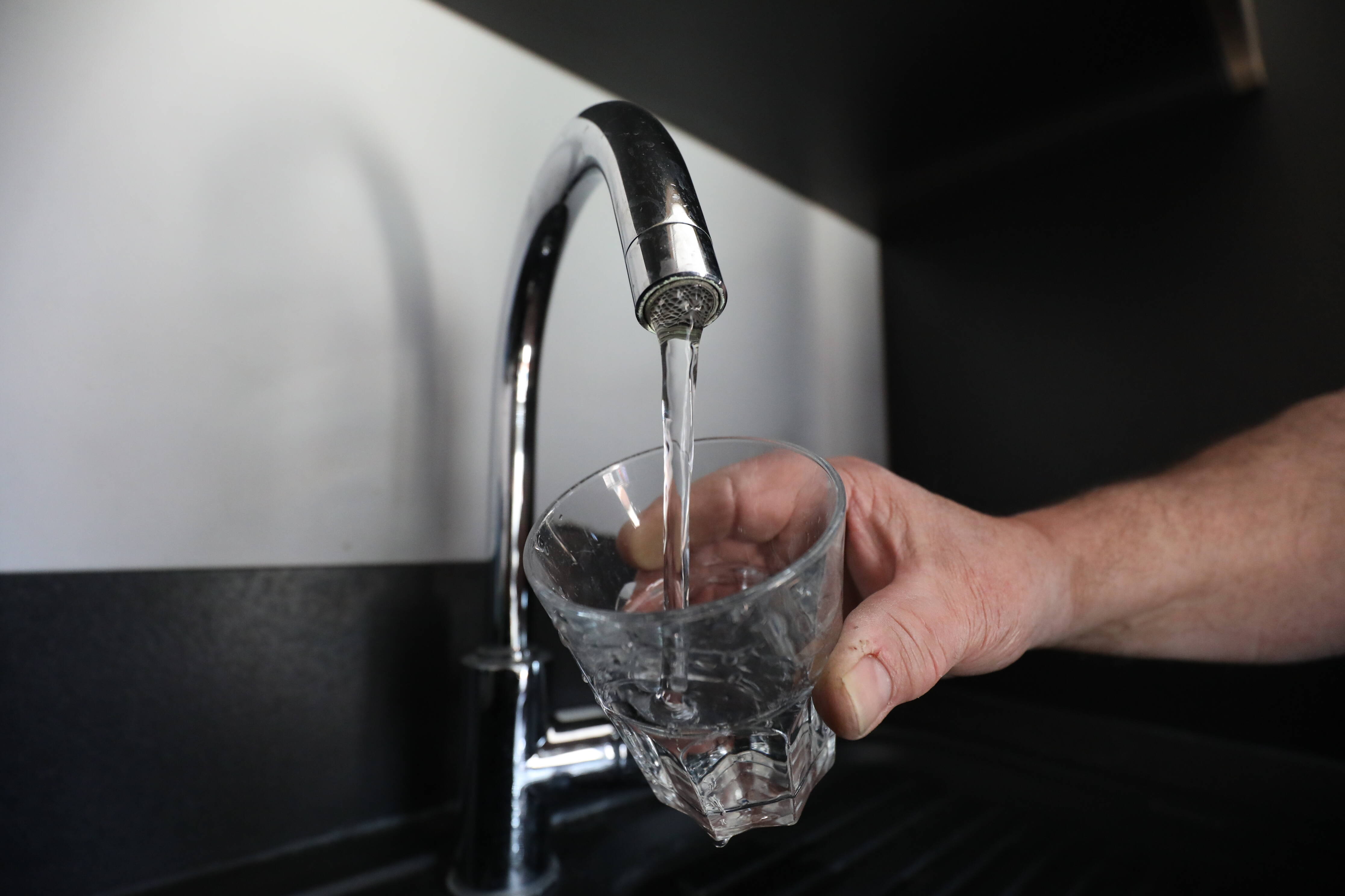 "Ridicule", "mépris", "insultant"... la remise commerciale fait scandale dans les cinq communes de la Côte d'Azur privées d'eau depuis le 2 juin