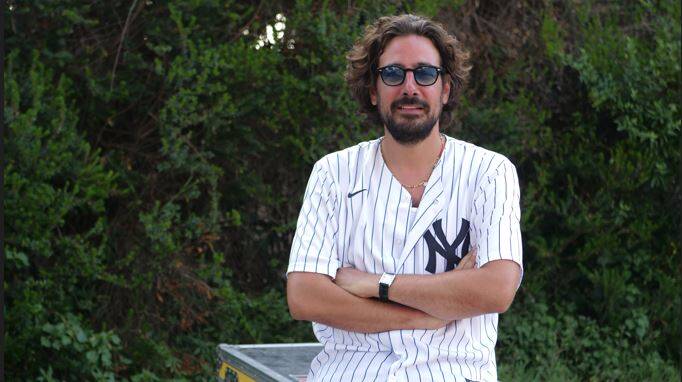 "En dessous de Lyon, je me sens comme un enfant du pays": après une date à Fréjus, l'humoriste Maxime Gasteuil bientôt sur scène à Ramatuelle