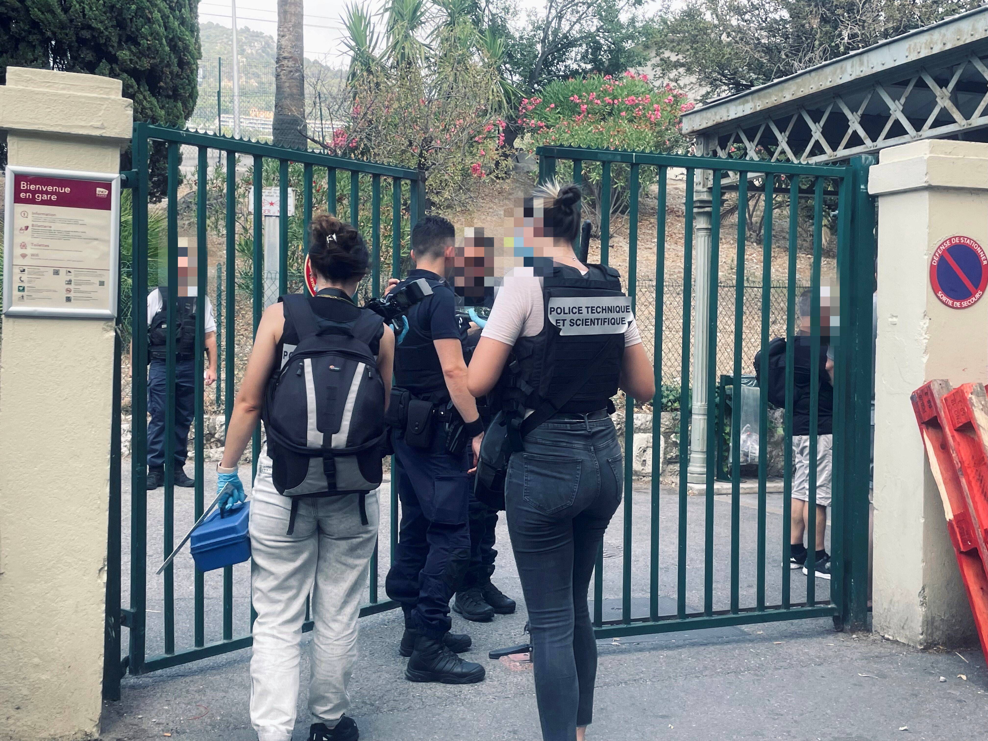 Victime dans un état grave, garde à vue levée, suspects recherchés... Ce que l'on sait après l'agression au couteau en pleine gare à Nice