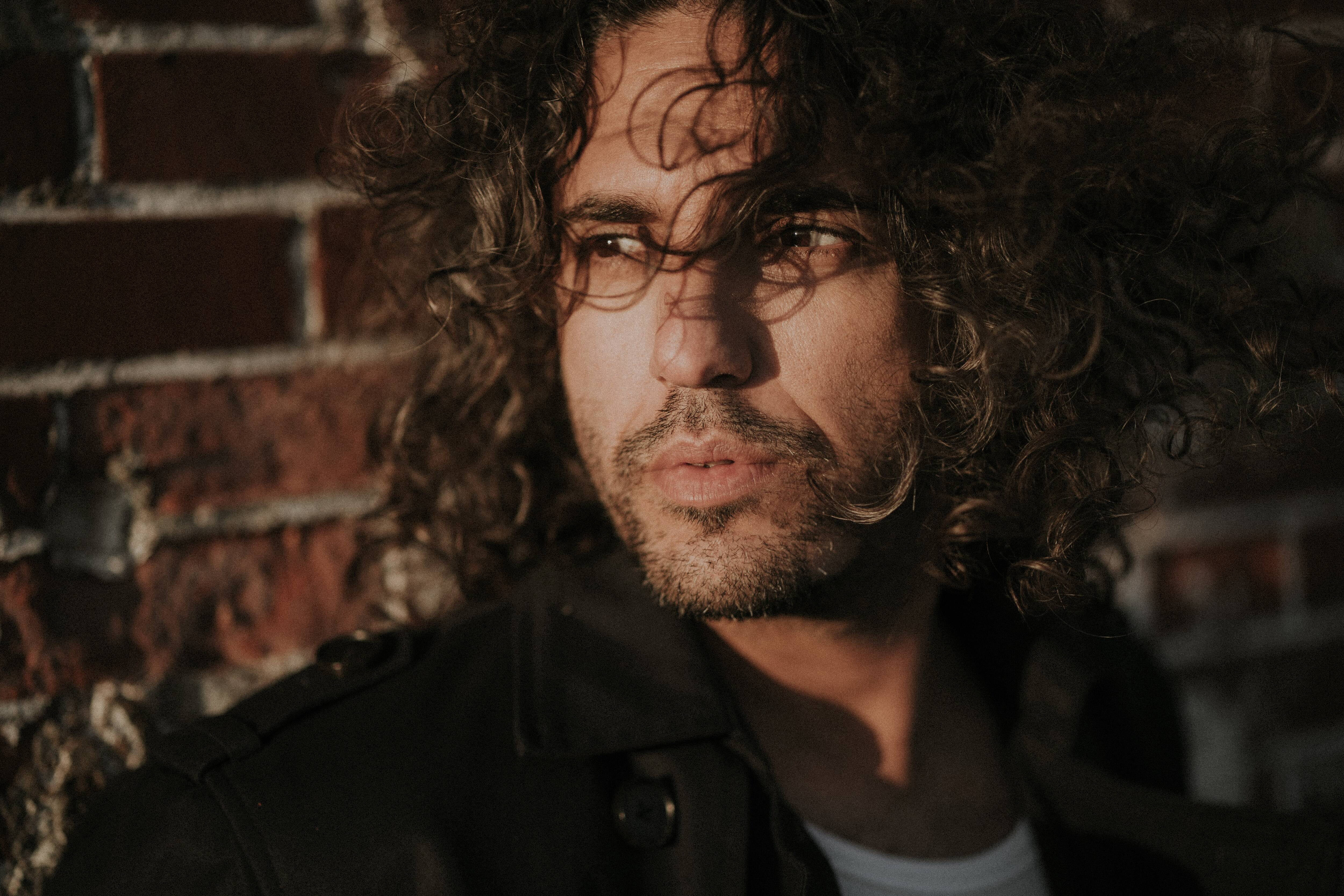 Dans un album aux accents blues, le Niçois Medi rend hommage à son ami américain Jake Raggio, chanteur décédé en 2021