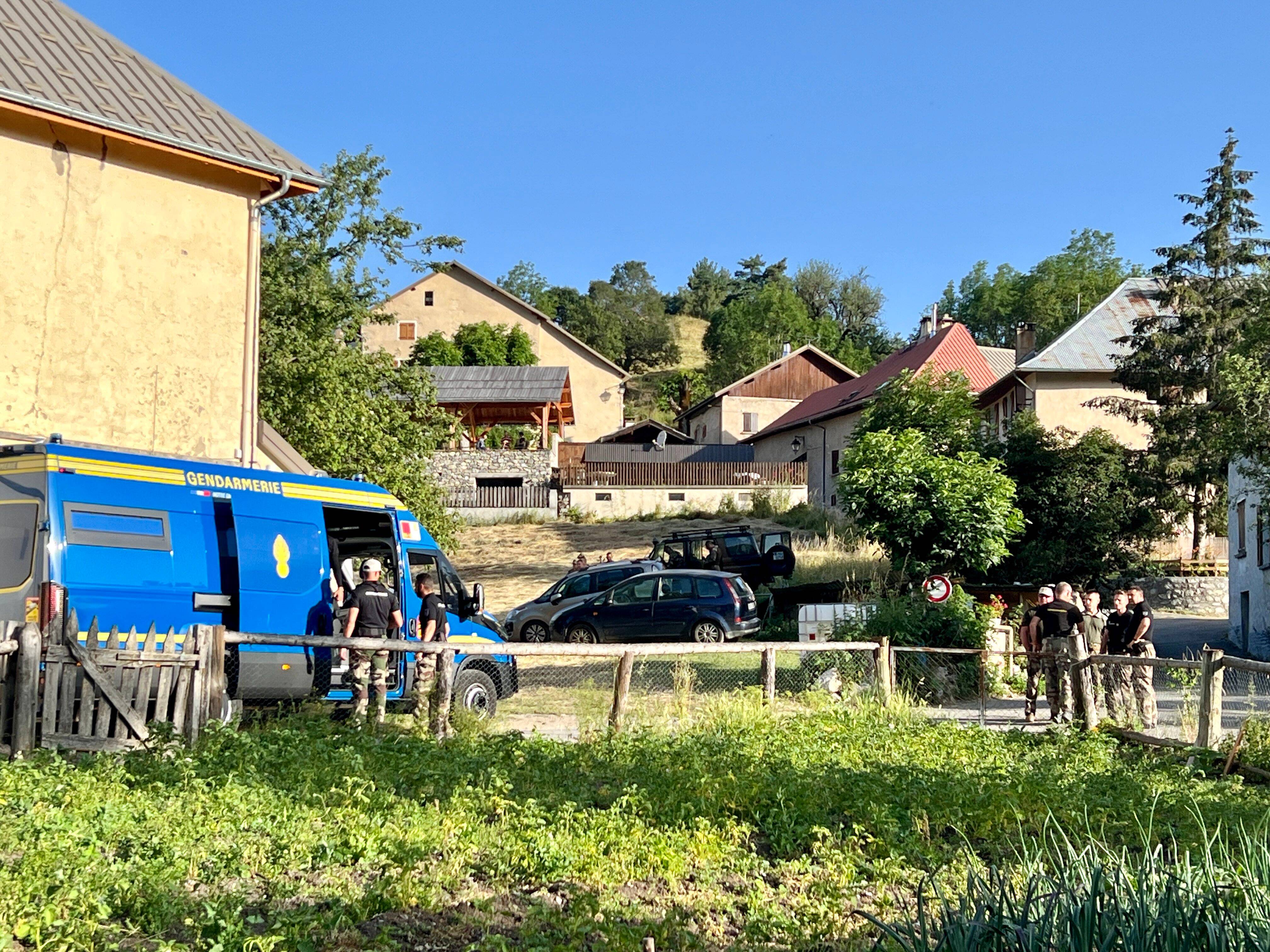 Entre psychose, baignades et interrogations: reportage au coeur du village où le petit Émile a disparu il y a 15 jours