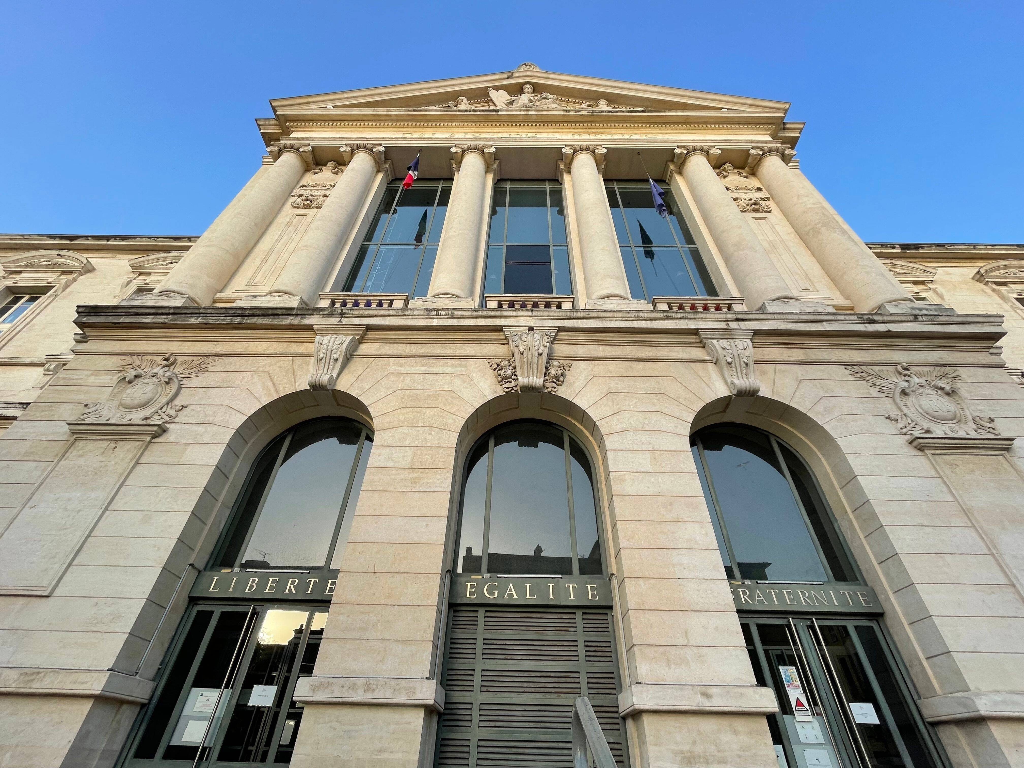 L'automobiliste qui a foncé sur un policier à Nice et percuté la Bac reste en prison