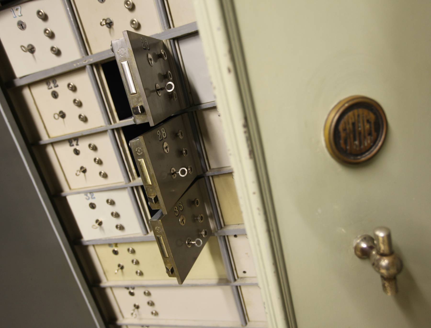 Il y a 33 ans, des fragments du crâne de Beethoven découverts dans une banque à Vence: peut-on vraiment déposer des os dans un coffre-fort?