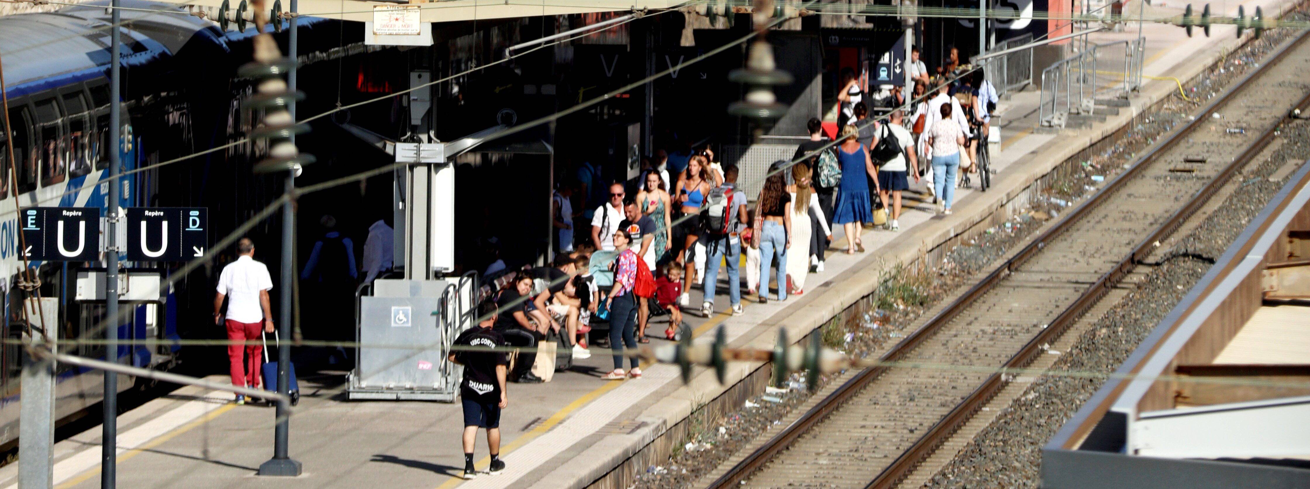 Manque de places, ponctualité, tarifs, vétusté... Le rail français doit
