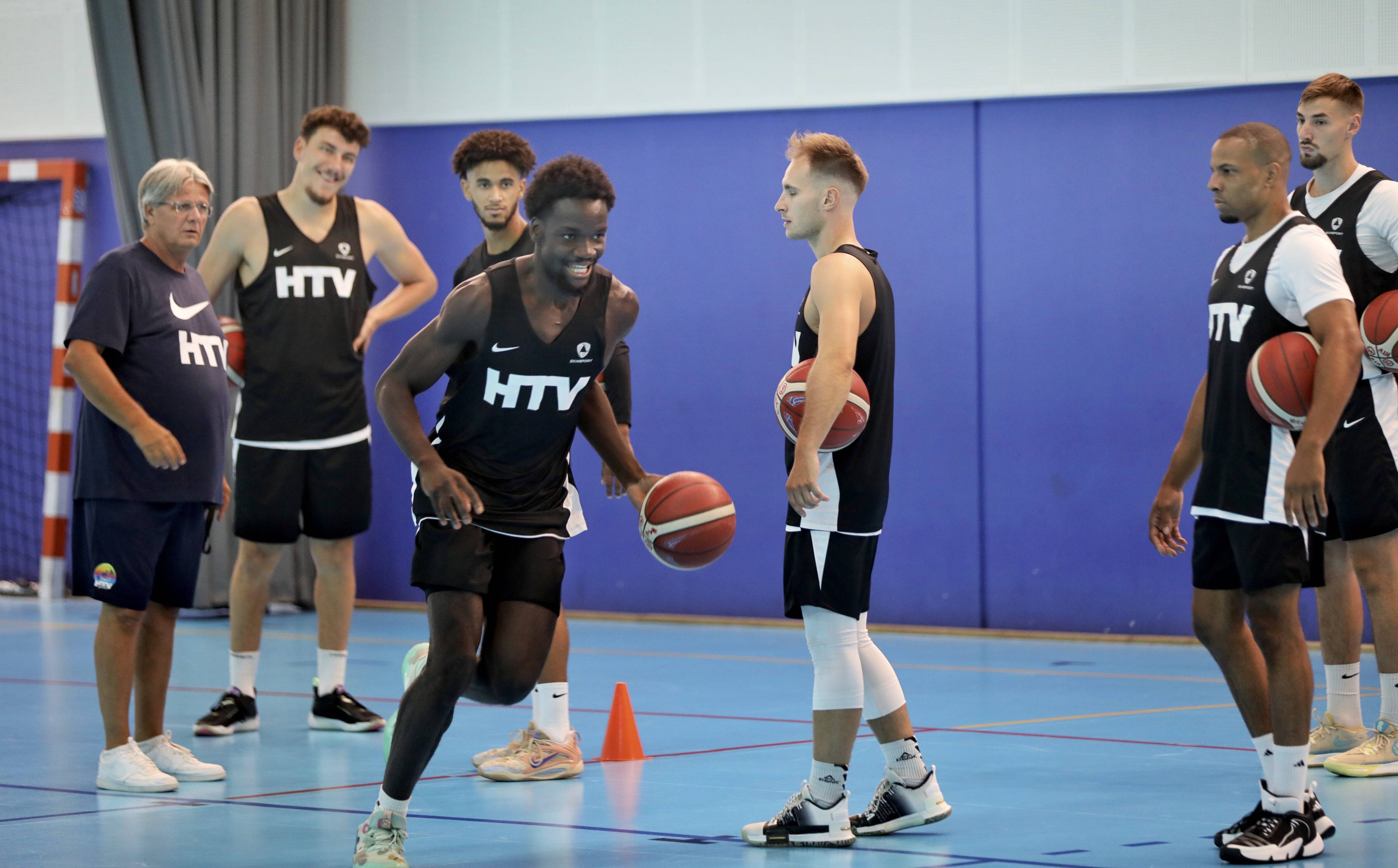 On a assisté au premier entraînement (depuis longtemps) de Jean-Louis Borg à la tête du HTV basket
