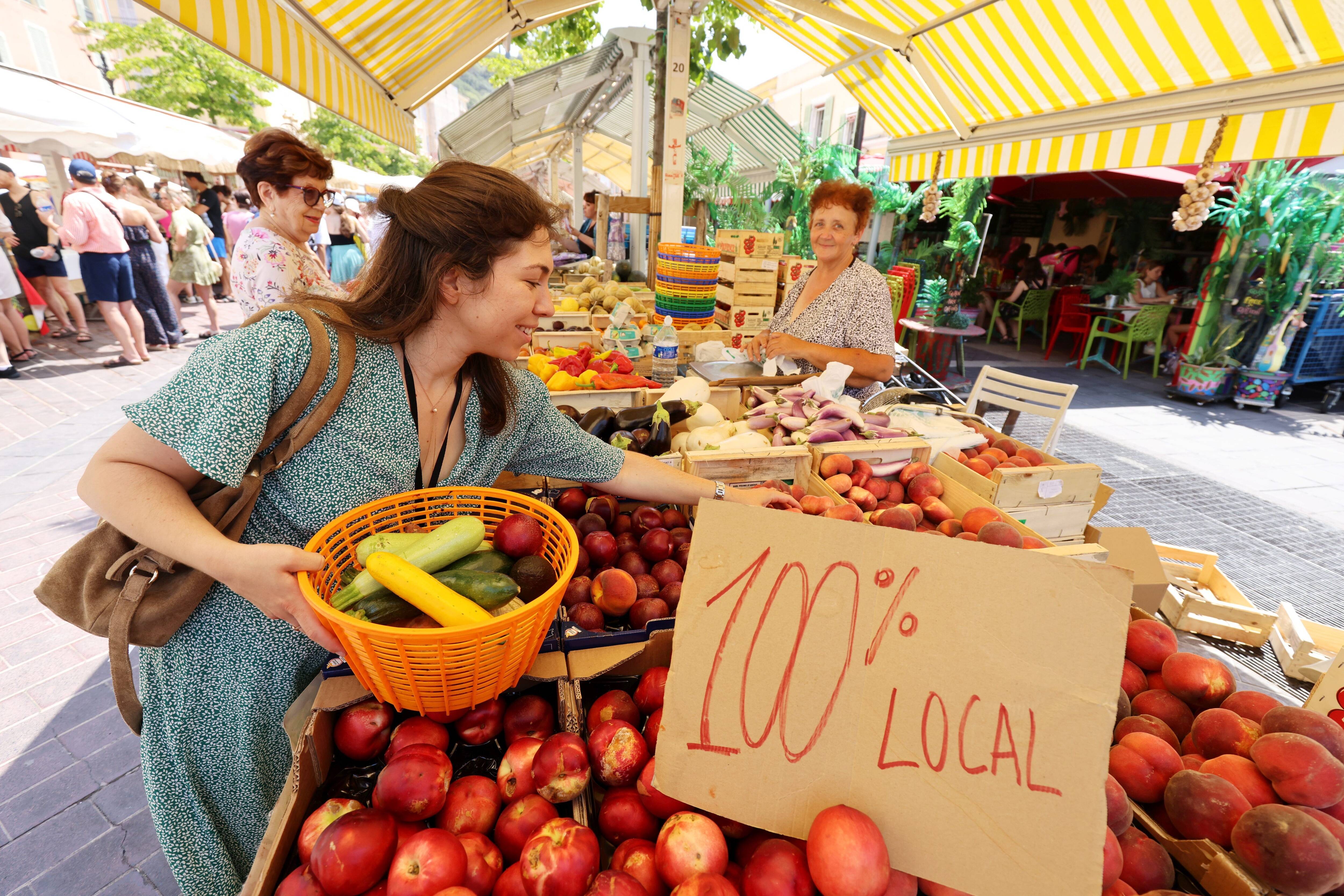 Produits du terroir, prix attractifs... Comment faire le tri dans son panier sur les marchés du Var et des Alpes-Maritimes?