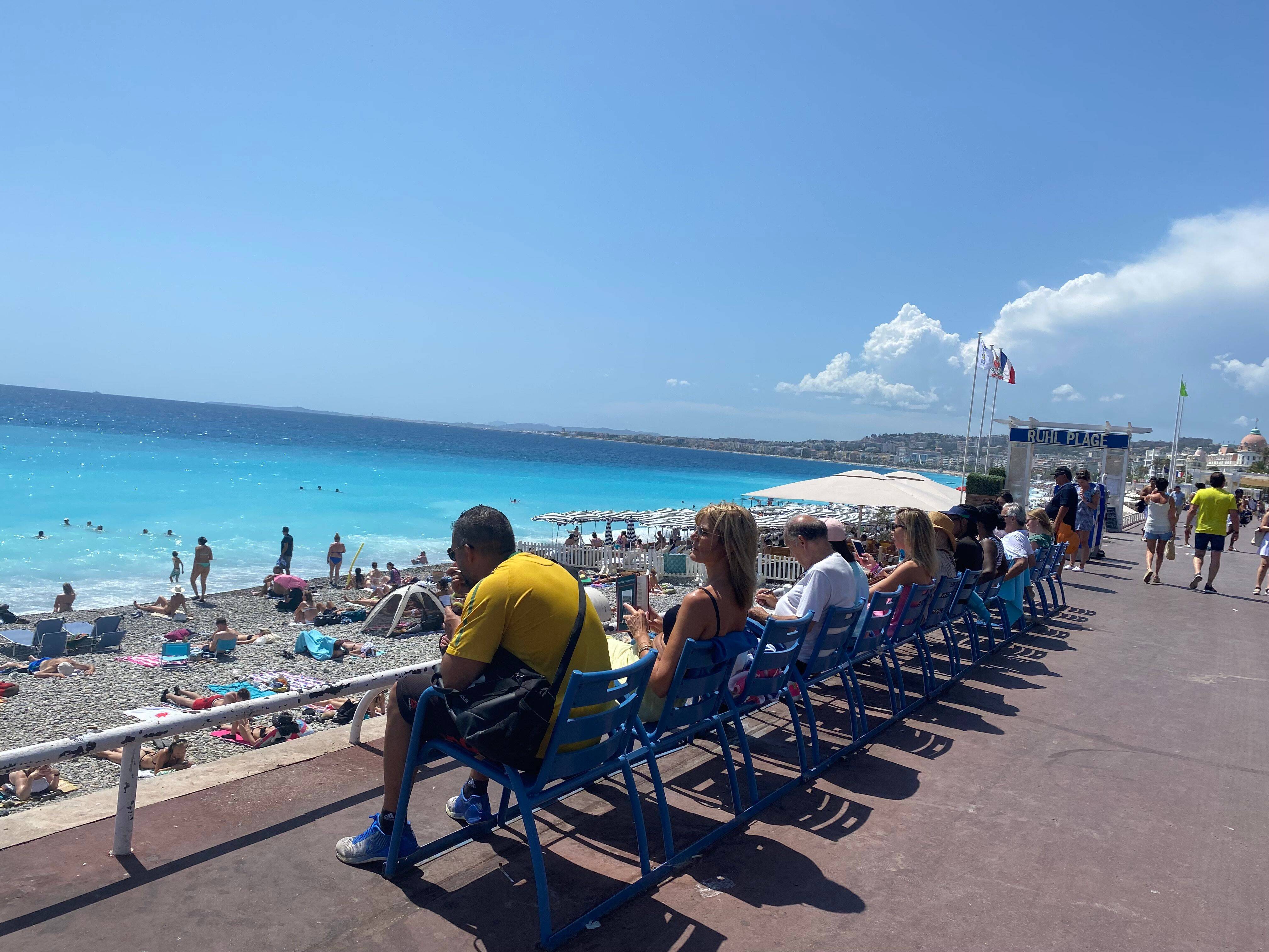 Que vont devenir les célèbres chaises bleues de la Promenade des Anglais?