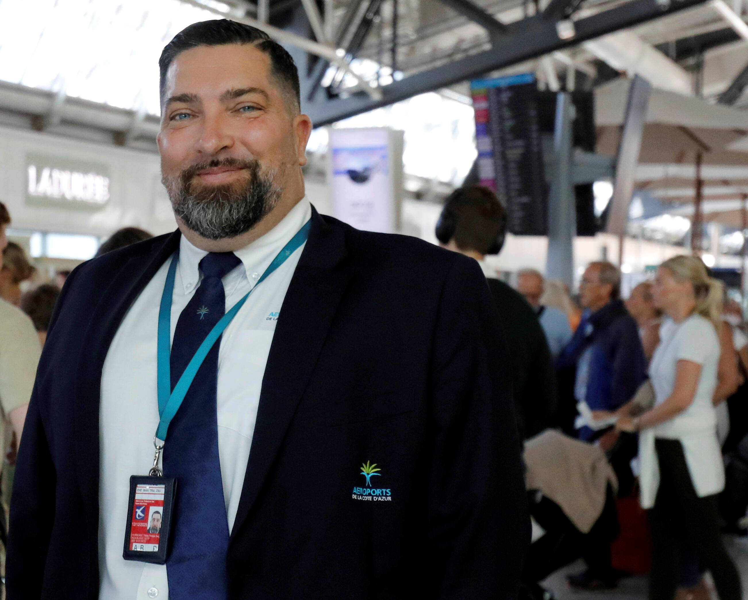 "9 km de marche par jour": passionné par son métier, le "manager terminal" de l'aéroport de Nice nous raconte ses journées