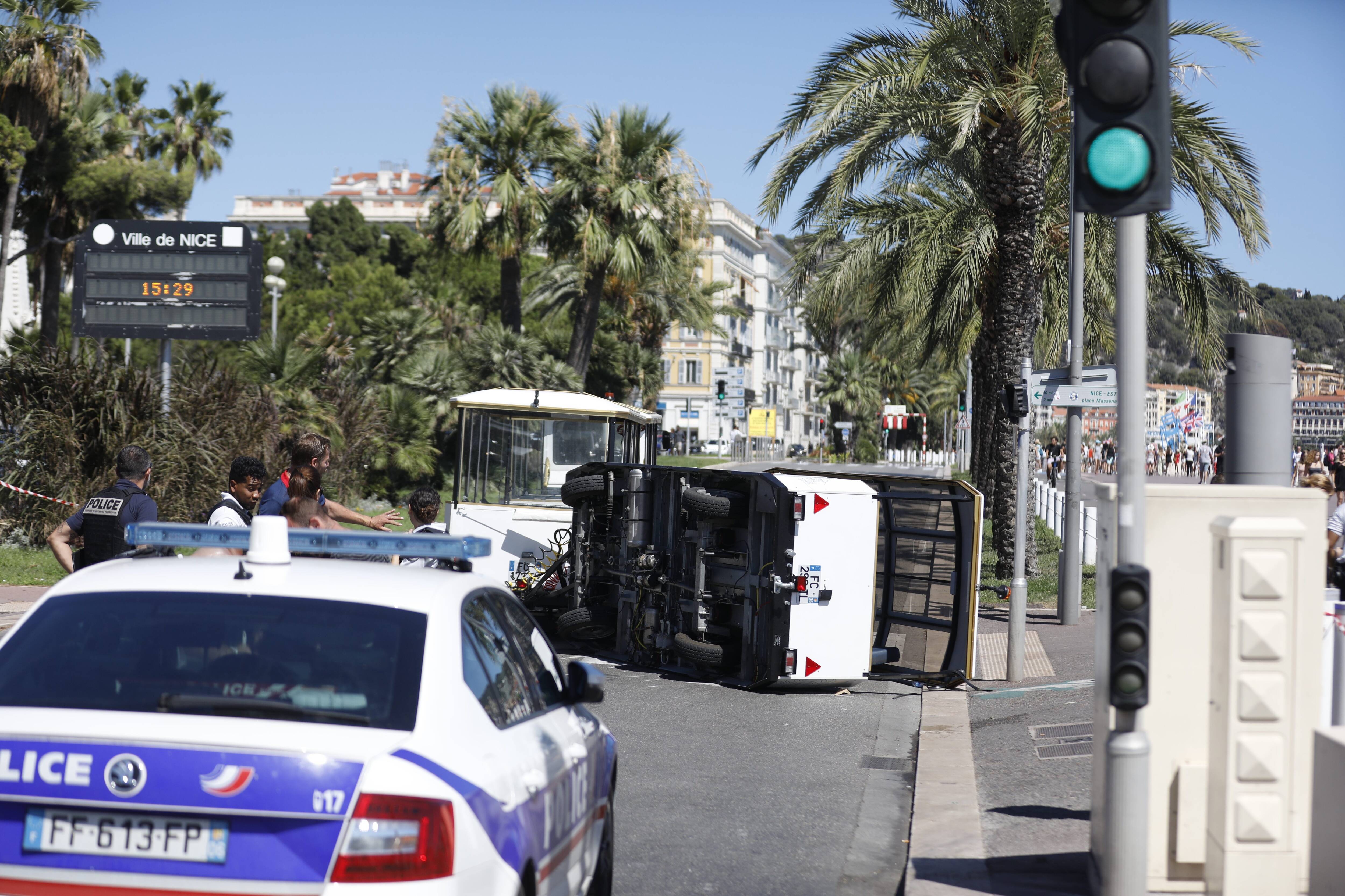 "On a évité le pire": ce que l'on sait sur l'accident du petit train touristique de Nice