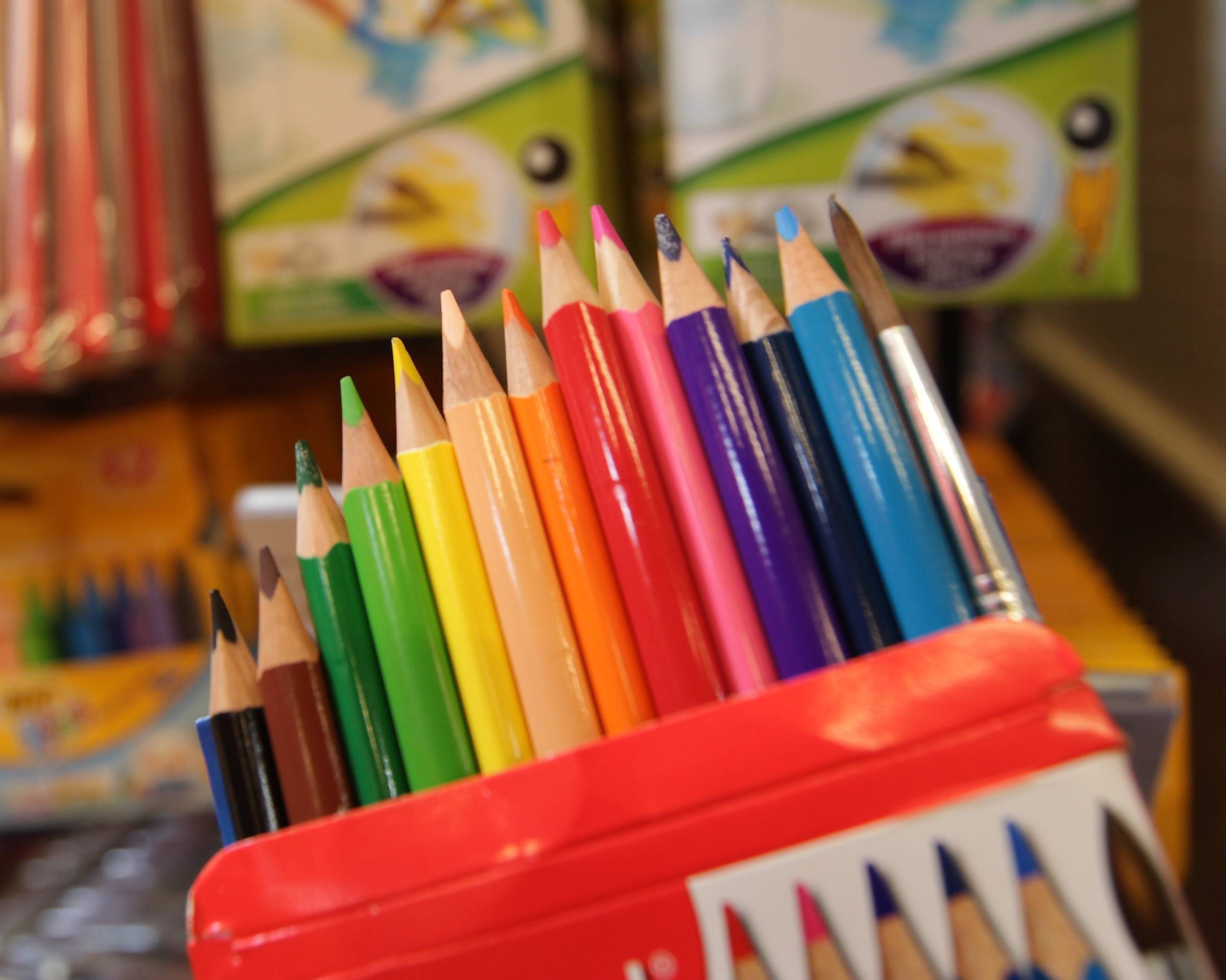 Fournitures scolaires pour les enfants démunis: des associations lancent un appel aux dons sur la Côte d'Azur