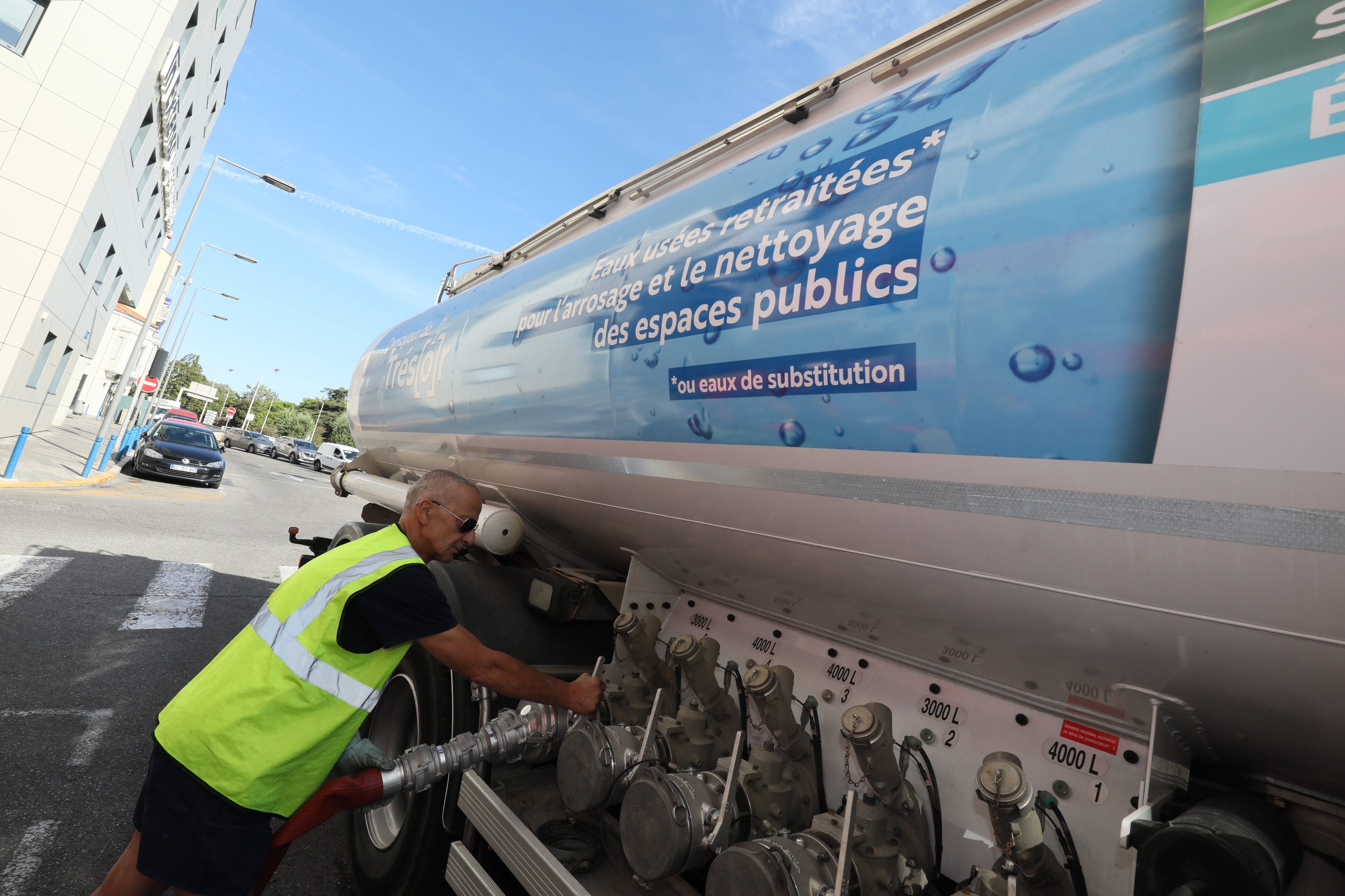 L'eau "brute" exploitée pour laver les bateaux: la Ville de Cannes a trouvé la solution pour optimiser ses économies d'eau potable