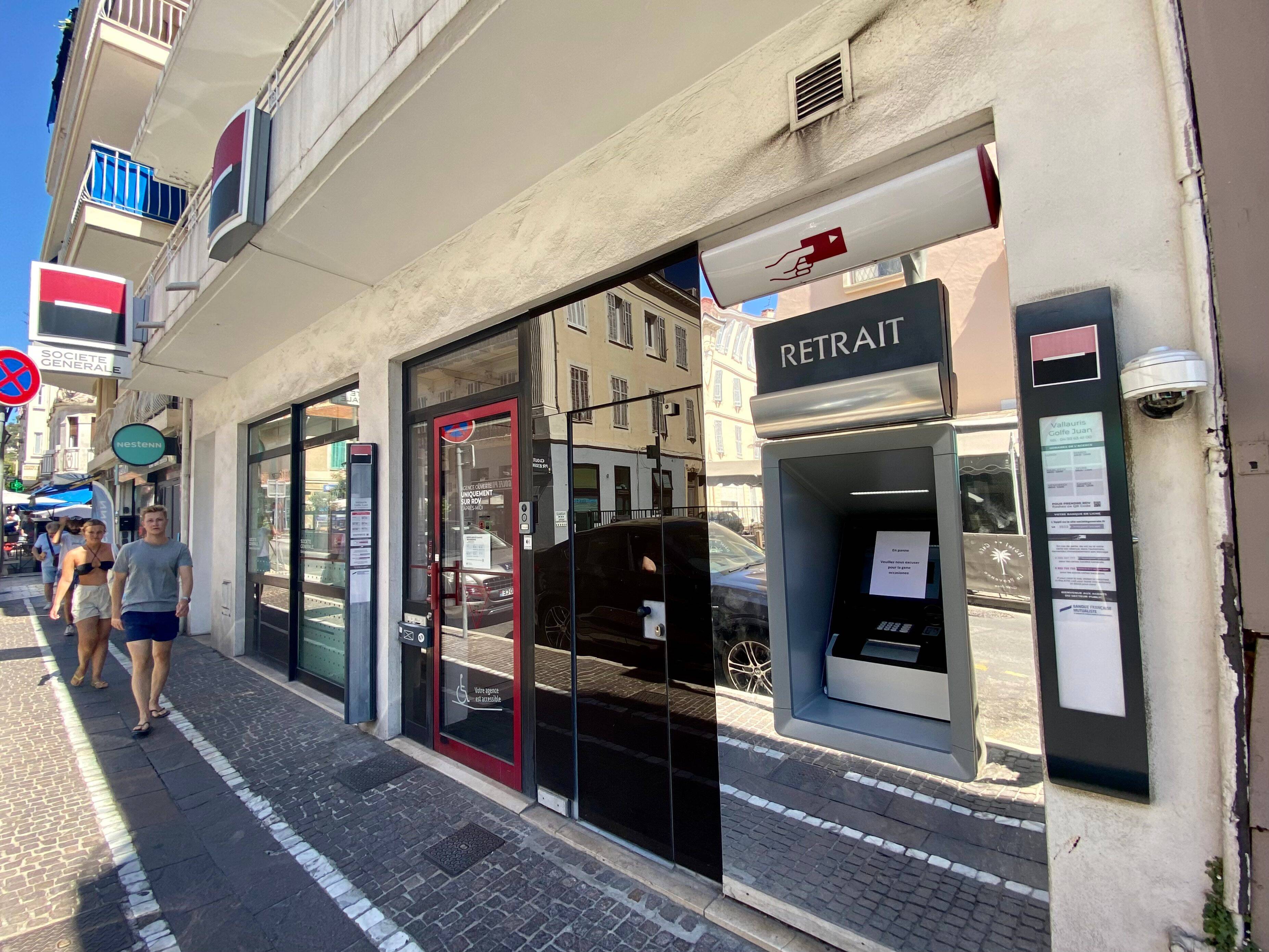 Il a avalé 30 cartes ce week-end: que s'est-il passé avec ce distributeur de billets des Alpes-Maritimes?