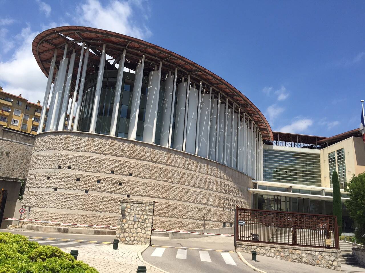 À Villeneuve-Loubet, le voleur de montres de luxe qui avait été trahi par son ADN, nie les faits