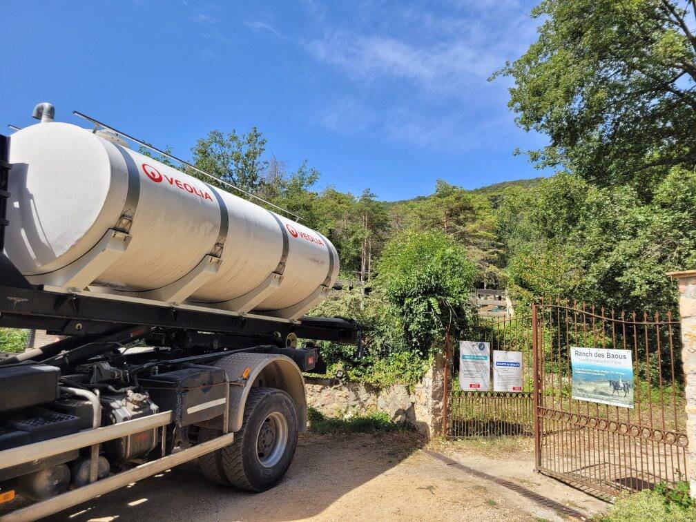 "L'an dernier ça avait déjà été très juste": à Tourrettes-sur-Loup, un ranch ravitaillé en eau en urgence par la Ville