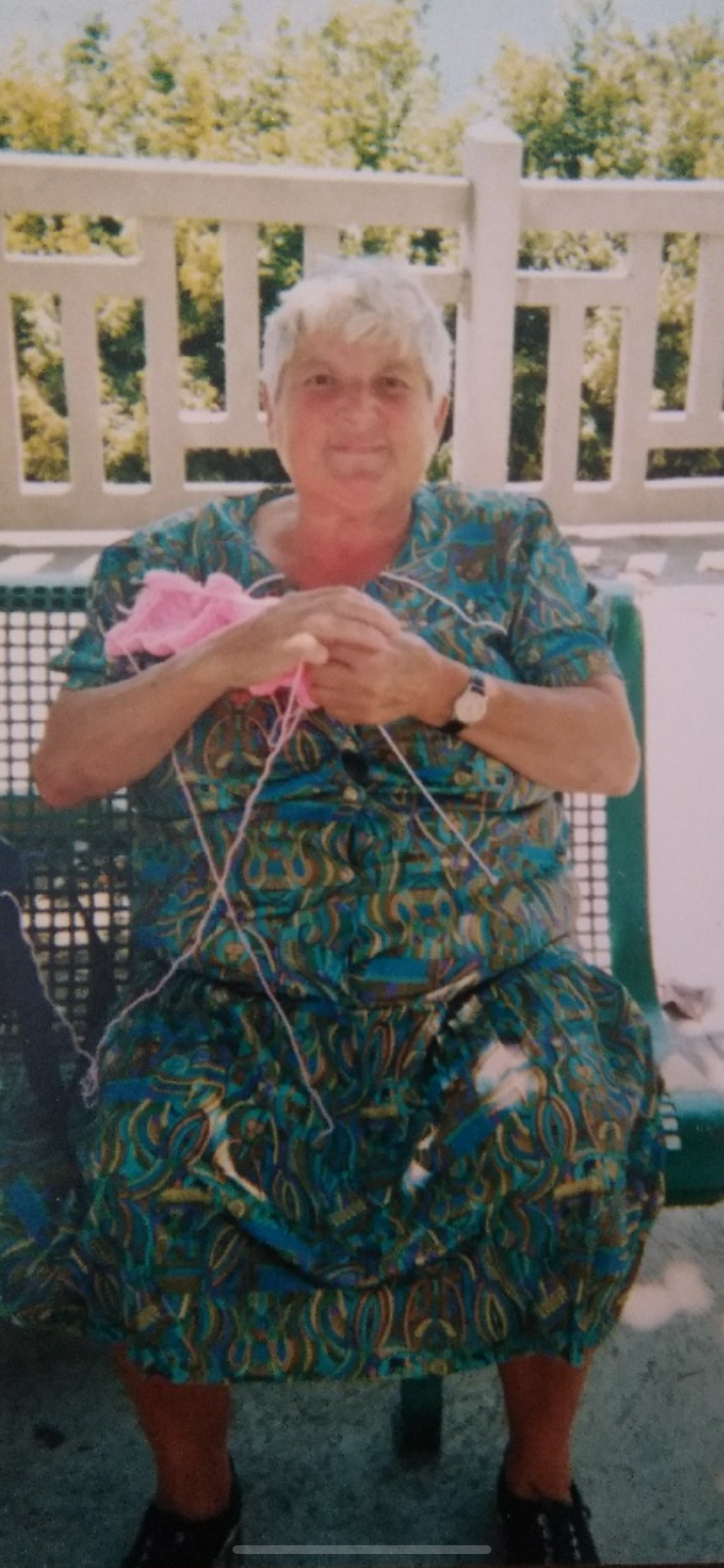 "Tu me rougnais dessus depuis l'enfance": ce village du Paillon rend hommage à sa "gardienne de la place" décédée