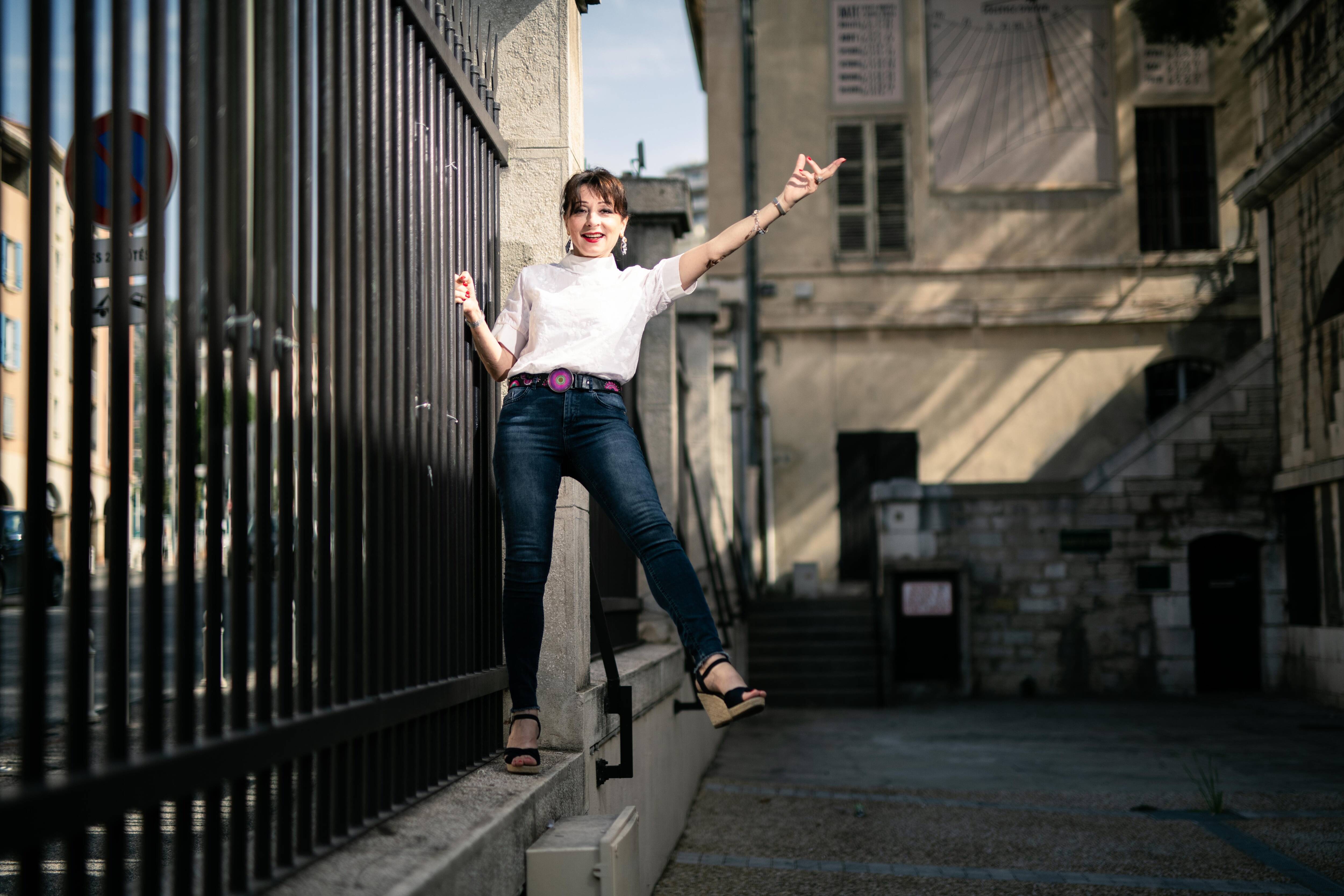 "Toulon a sa carte à jouer dans le théâtre et l'humour": les confidences de Ghyslaine Lesept, sosie toulonnais de Mado la Niçoise