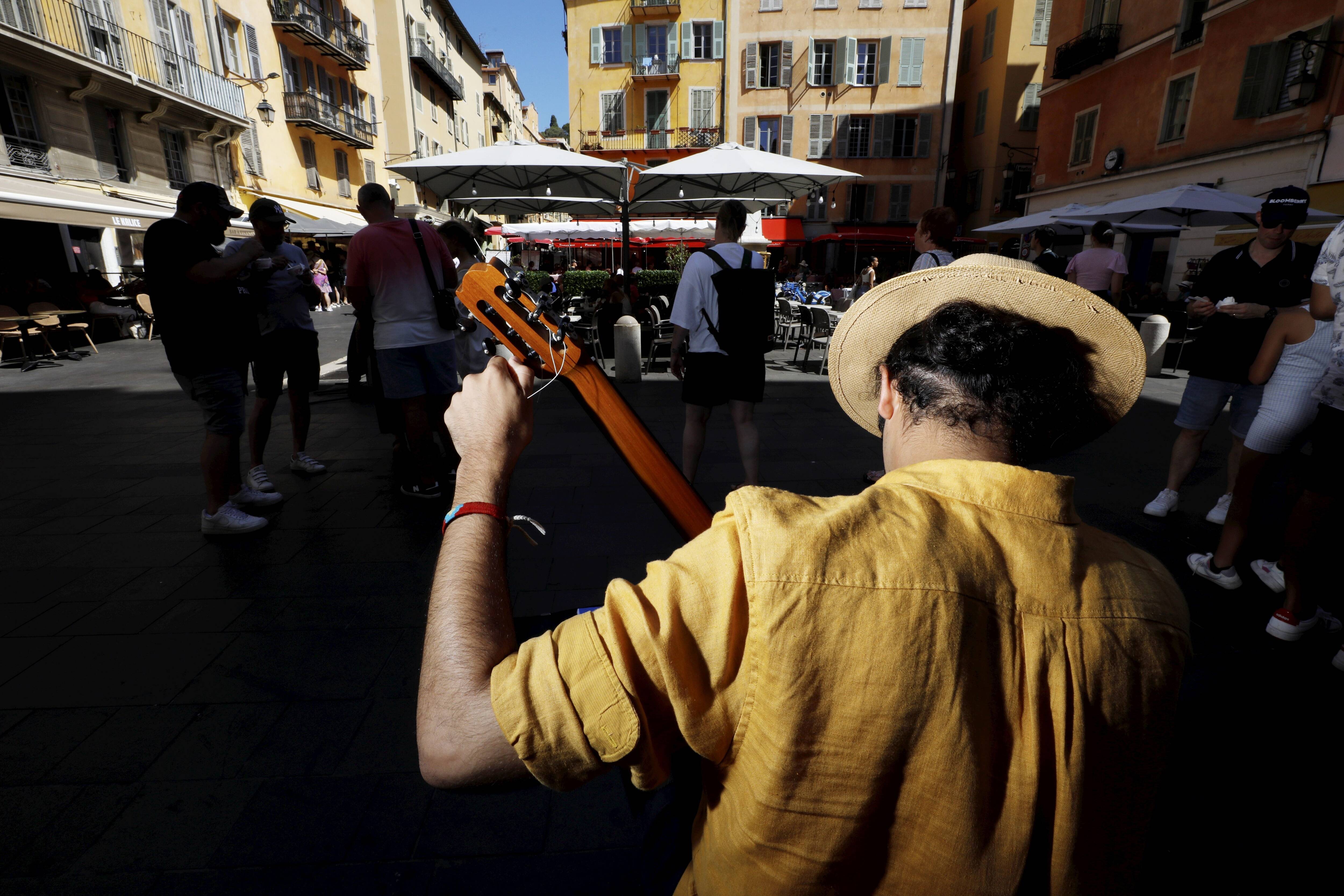 Arrêté pour réglementer la production des artistes de rue à Nice: deux mois après, quel est le bilan?