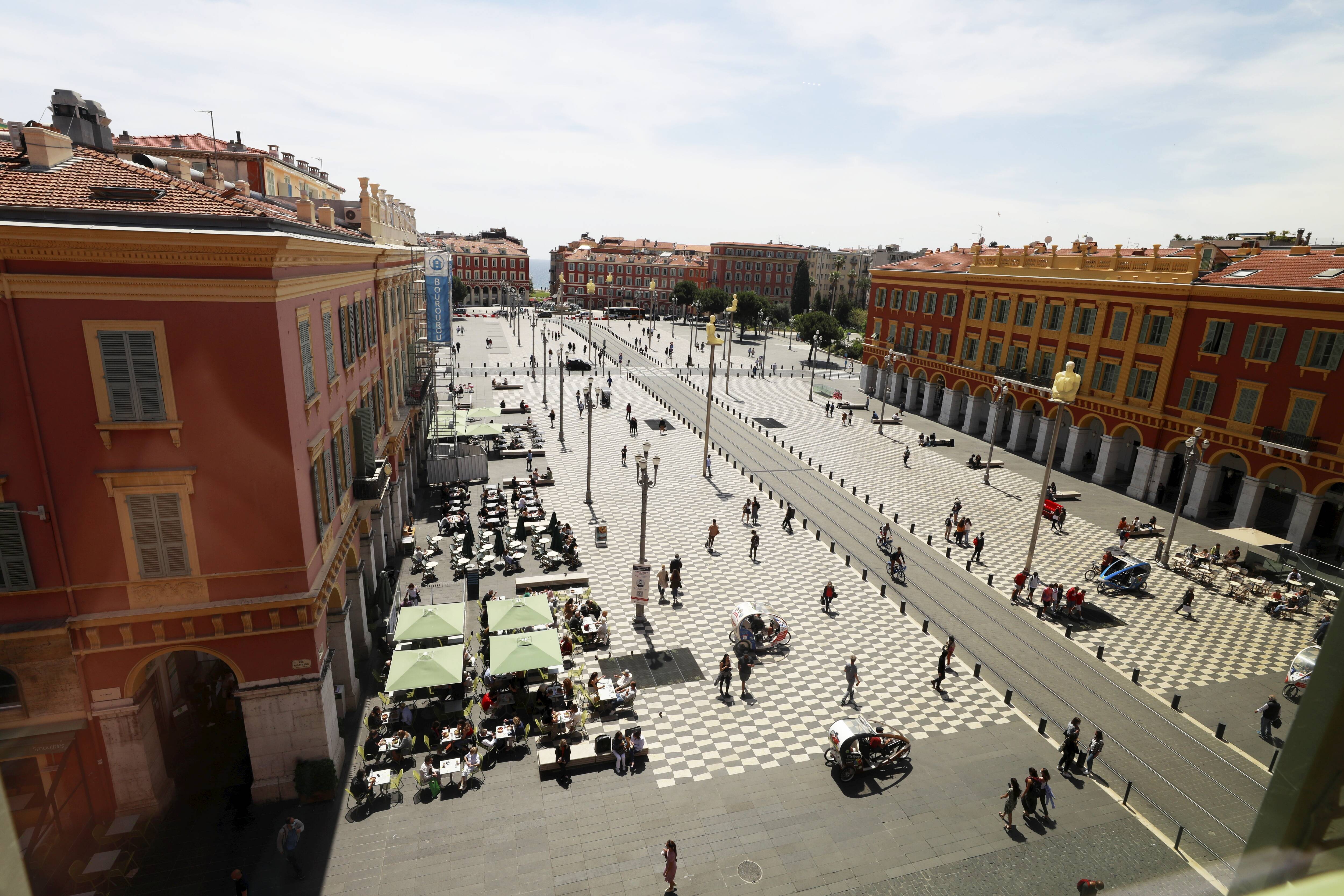 Canicule: et si on plantait des arbres sur la place Masséna à Nice ?