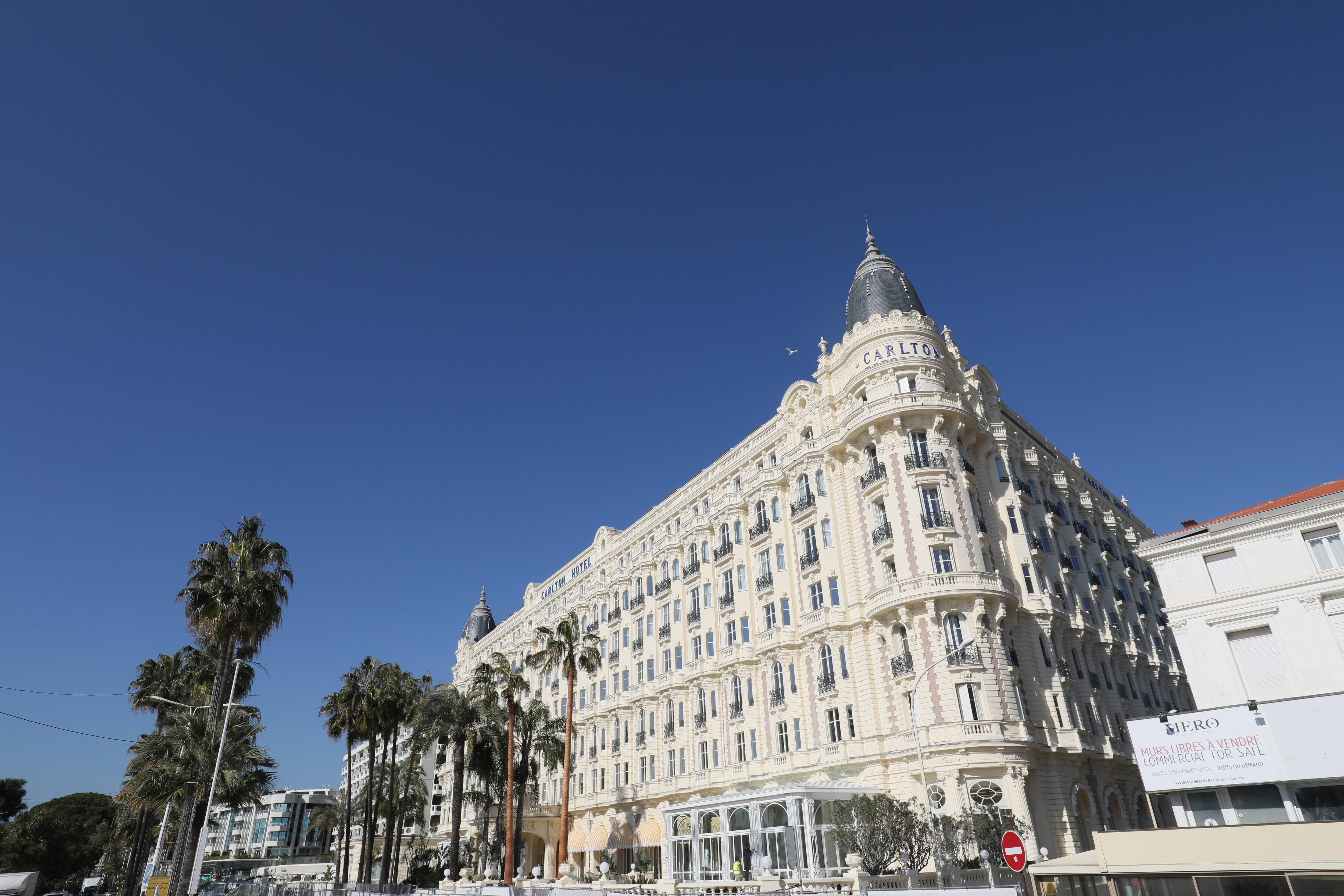 Scène d'horreur à Cannes, un homme chute du 6ème étage du Carlton