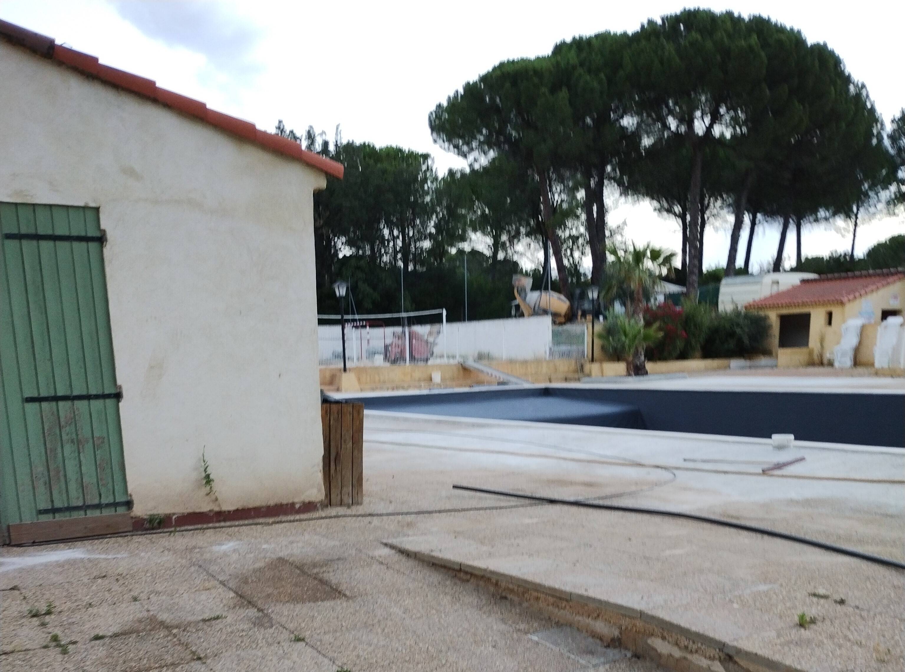 "Le patron voulait me mettre un coup de barre de fer": un vacancier victime d'une arnaque dans un camping du Var témoigne