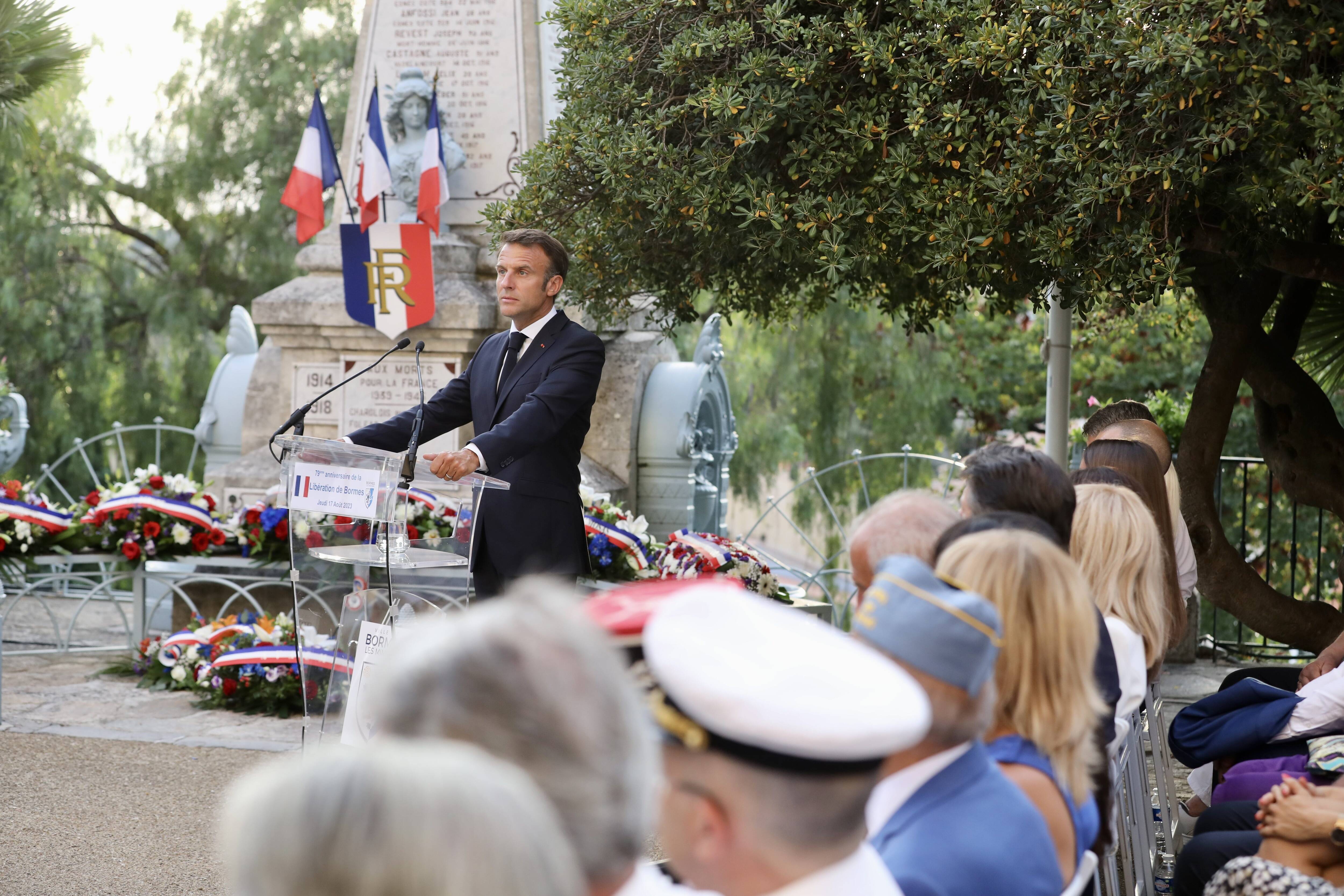 Dans le Var pour commémorer le débarquement de Provence, Emmanuel Macron recadre la jeunesse à Bormes-les-Mimosas